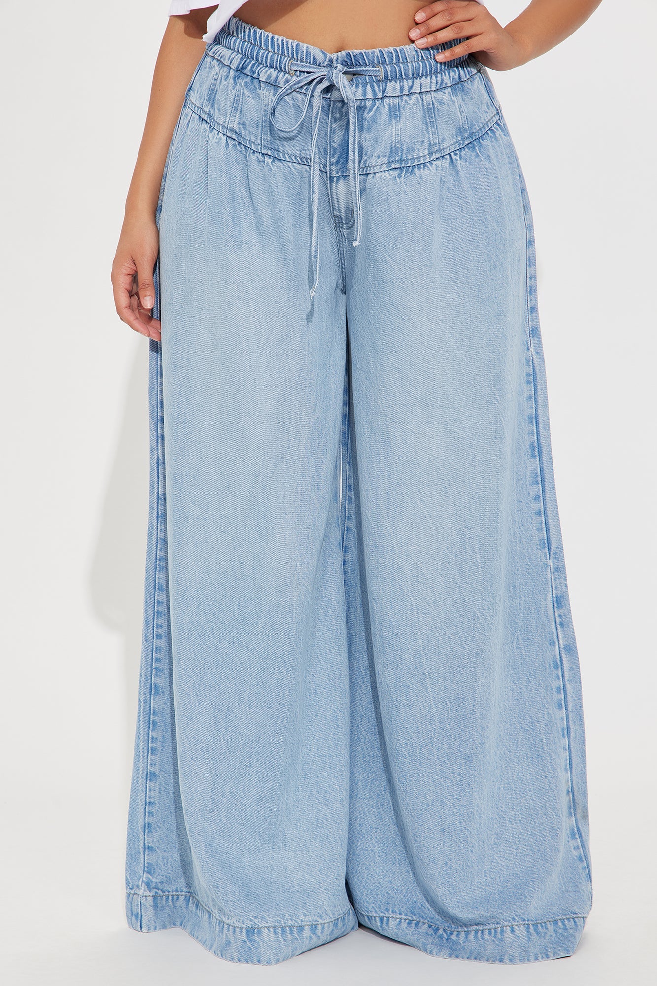 Shaylene Tie Waist wide Leg Jeans - Light Wash
