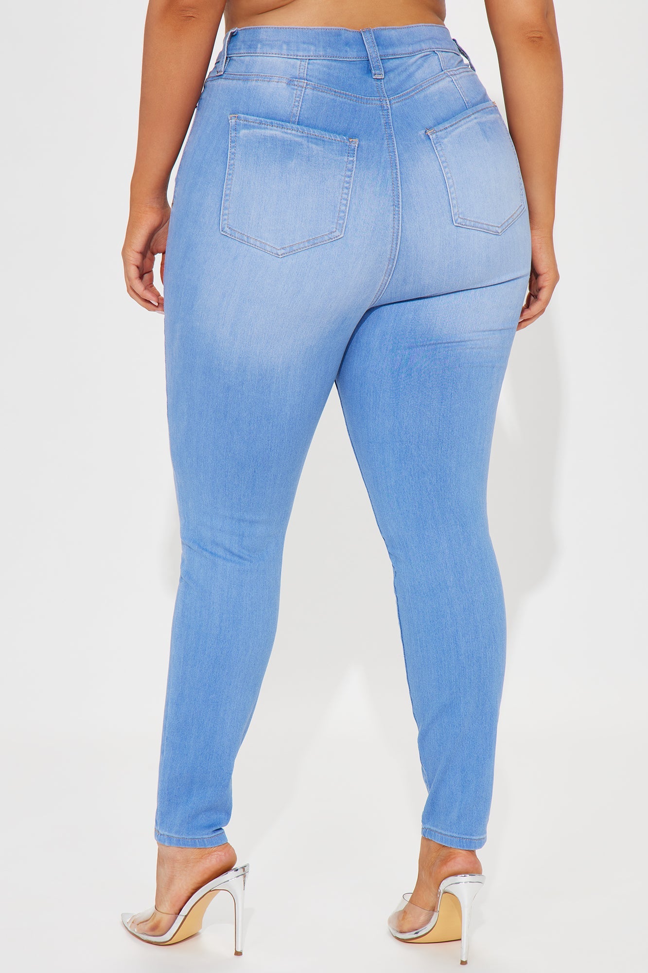 Show Off The Curves Super Stretch Booty Lifter Skinny Jeans - Medium Blue Wash