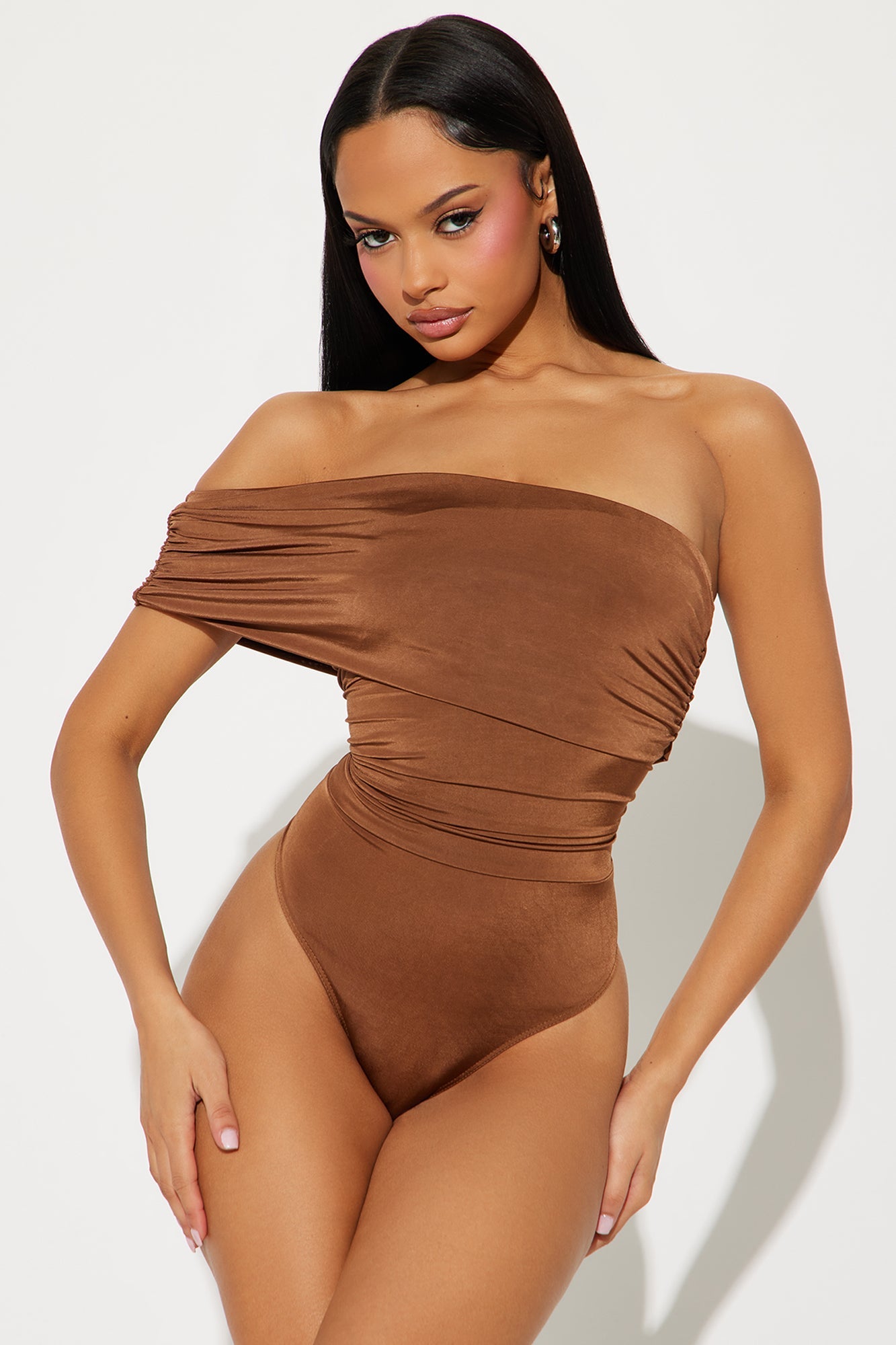 Reese Off Shoulder Ruched Bodysuit - Chocolate