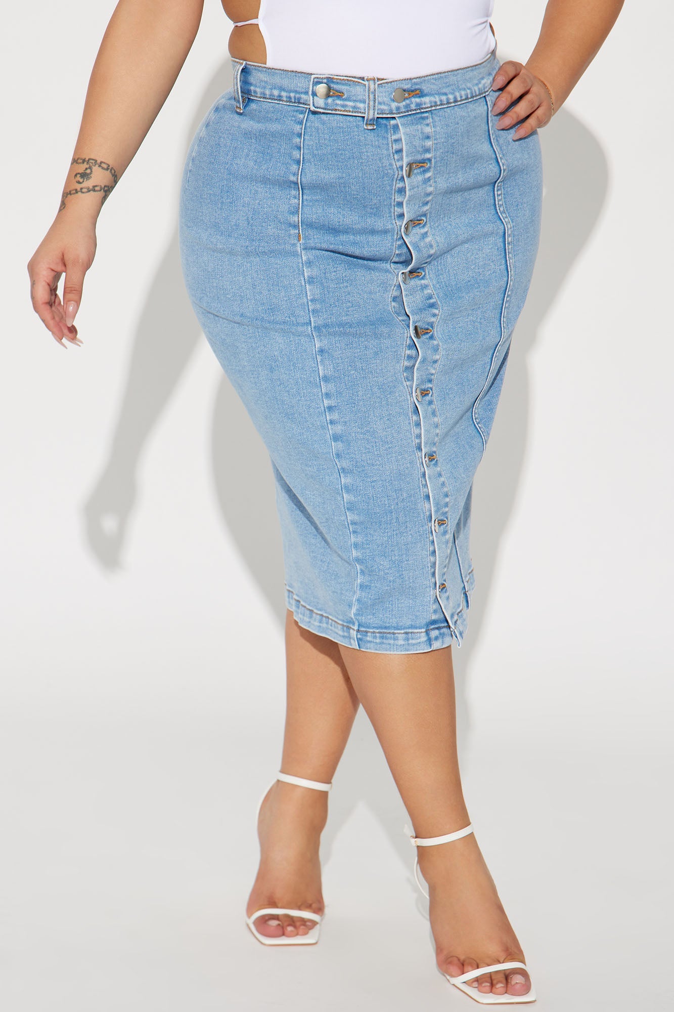 Right On The Line Denim Midi Skirt - Light Wash