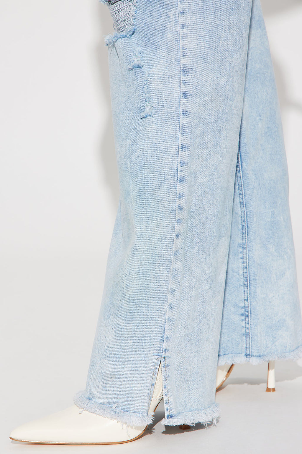 Venecia Two Way Closure Straight Leg Jeans - Light Wash