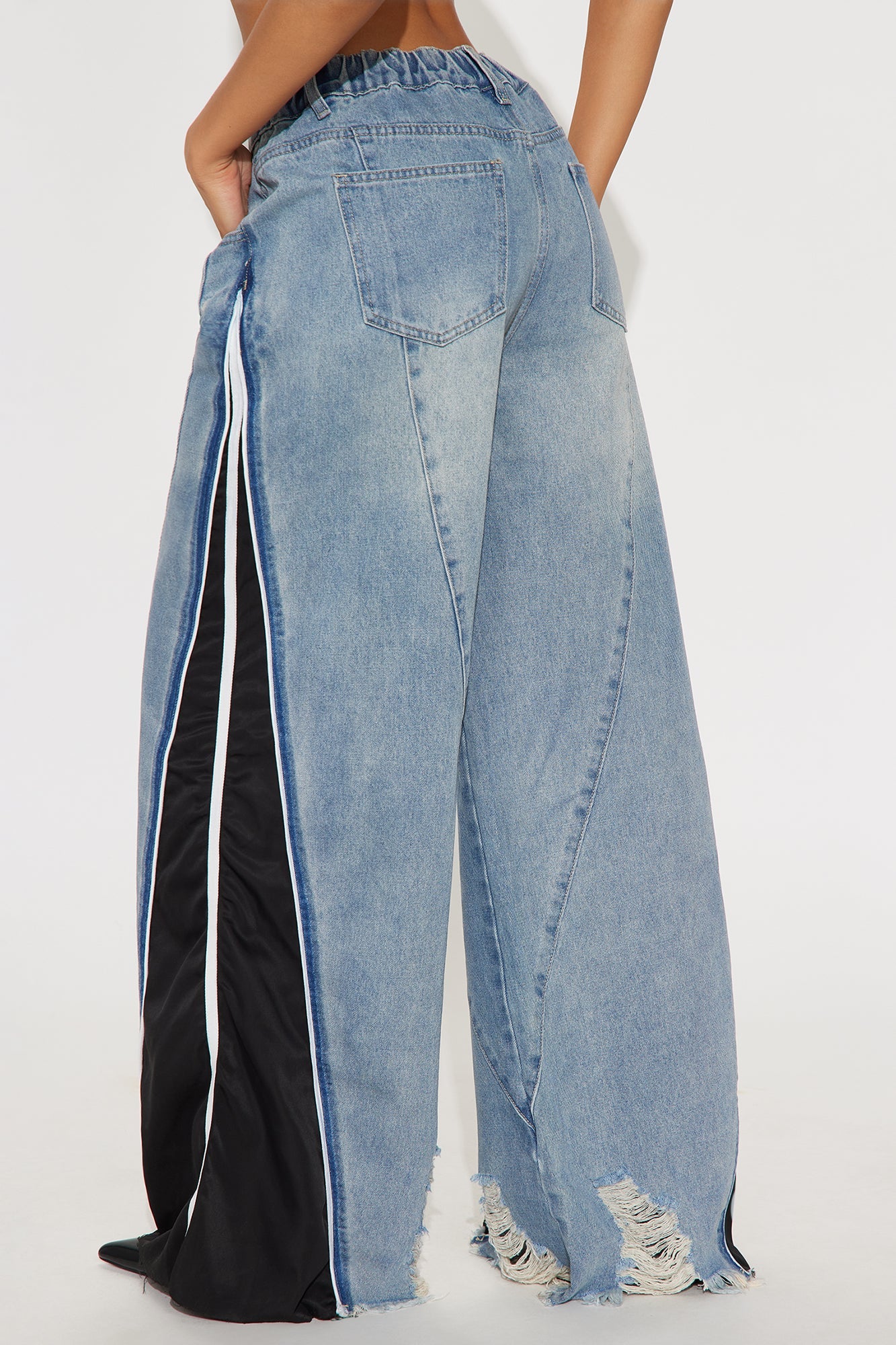 Shoot Your Shot Elastic Waistband Baggy Jeans - Medium Wash