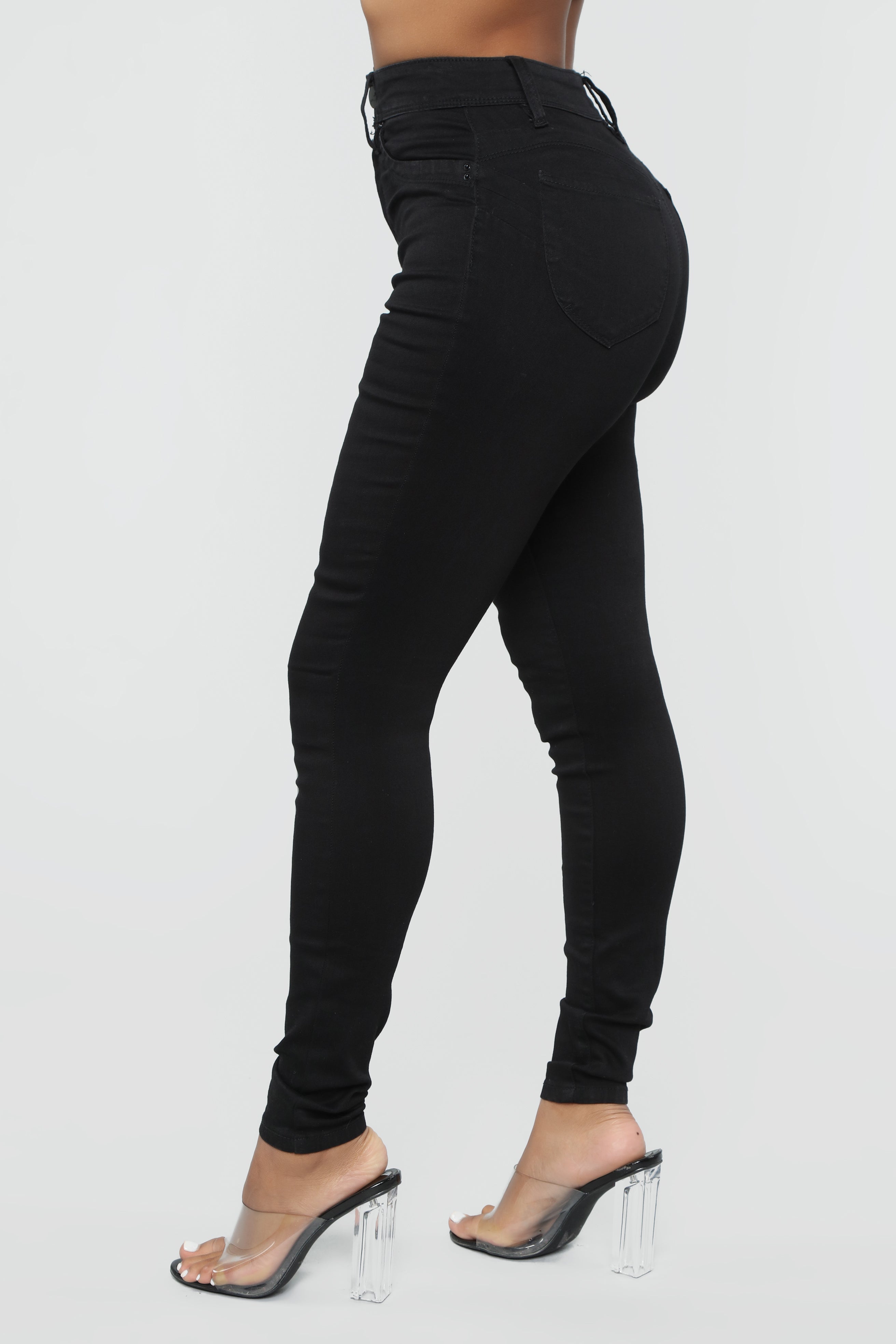 Statuesque Booty Lifting Jeans - Black