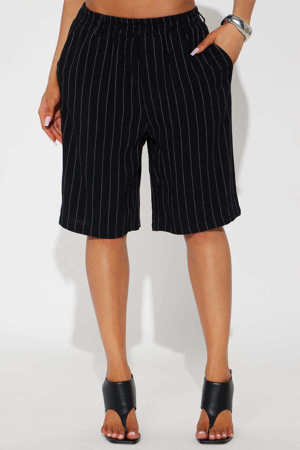 Natasha Linen Bermuda Short - Black