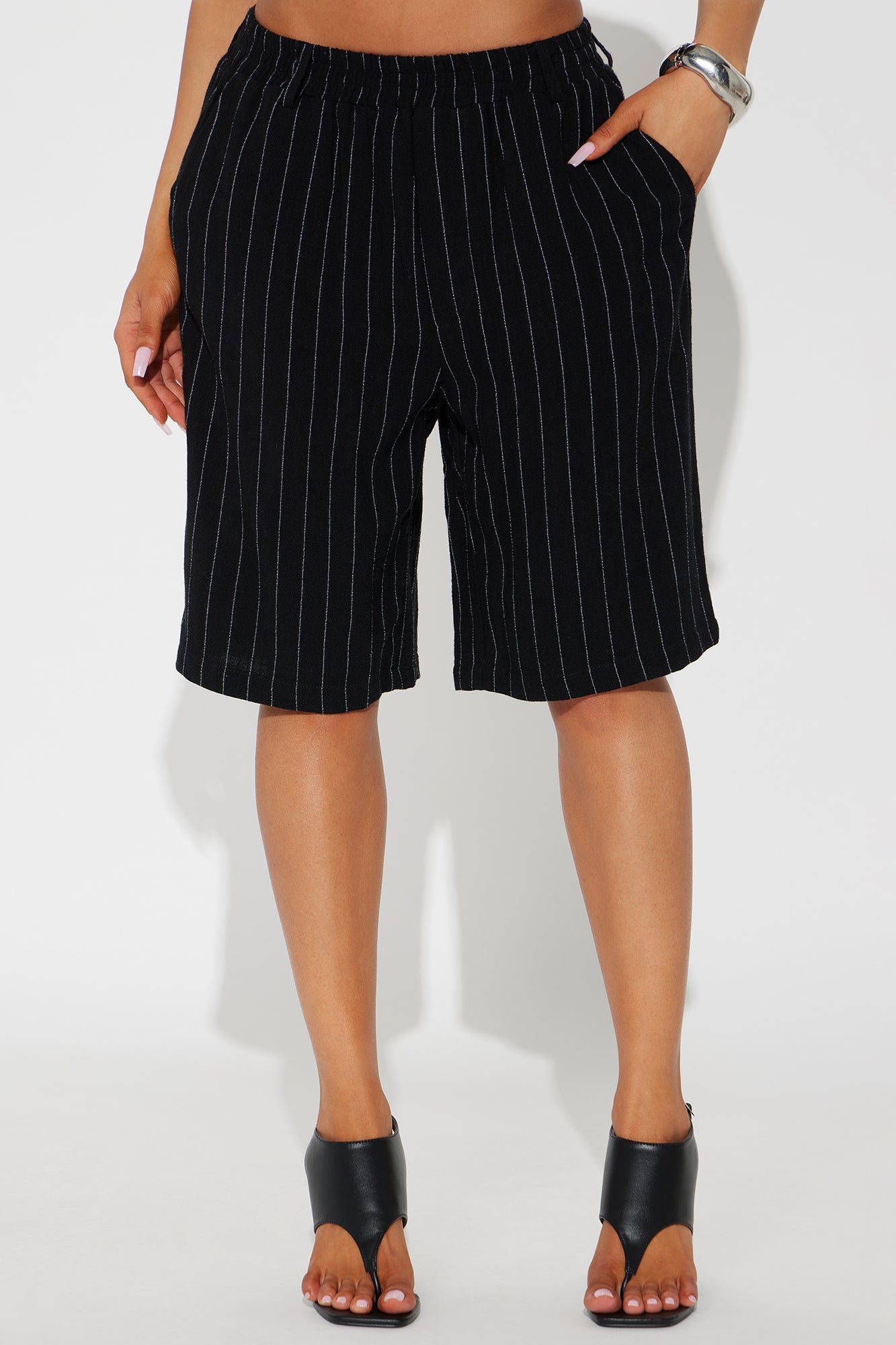 Natasha Linen Bermuda Short - Black