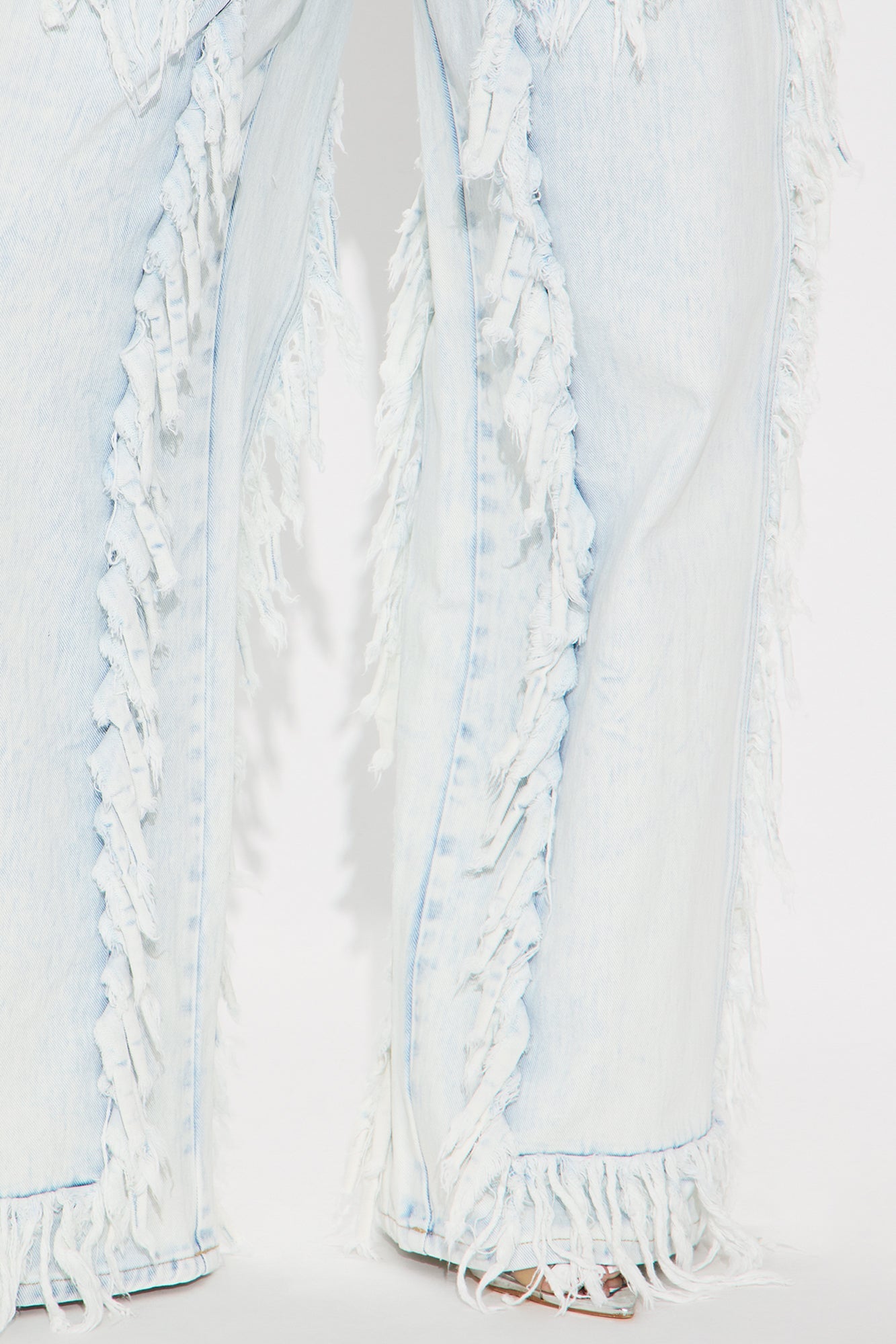 On The Fringe Non Stretch Wide Leg Jeans - Medium Wash