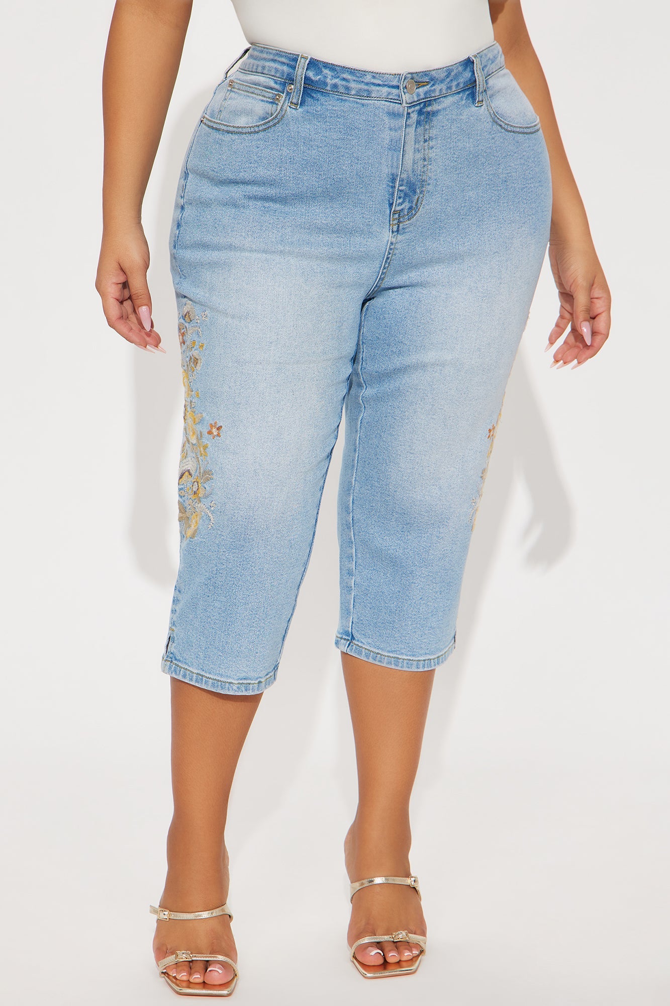 Midsummer Embroidered Capri Skinny Jeans - Light Blue Wash