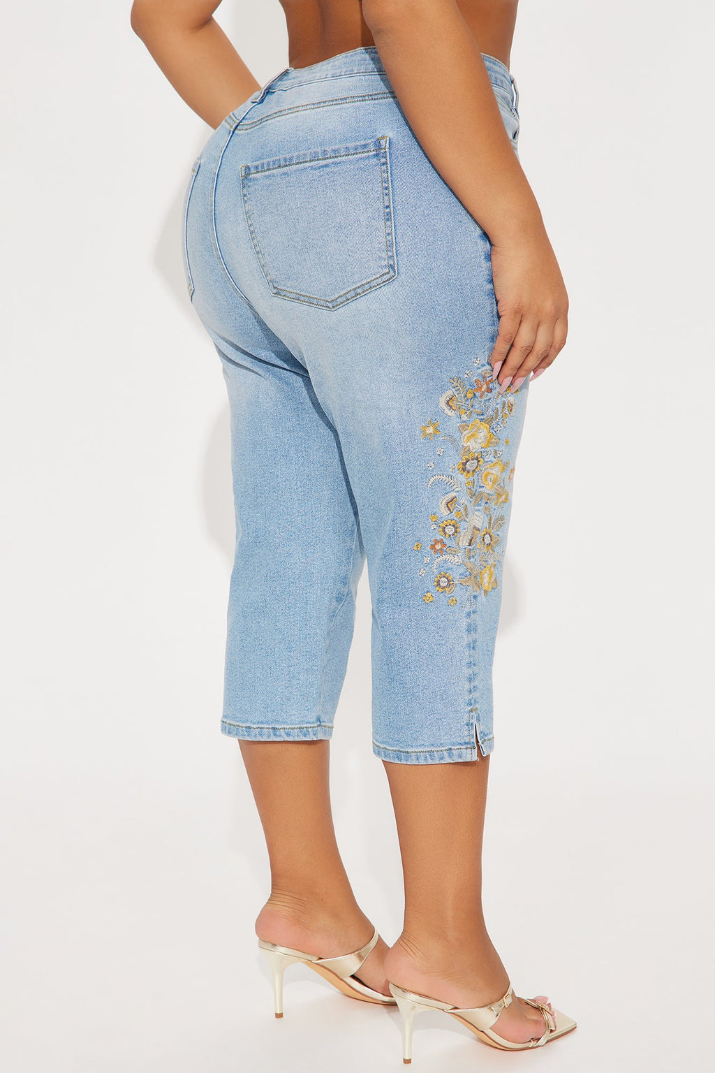 Midsummer Embroidered Capri Skinny Jeans - Light Blue Wash