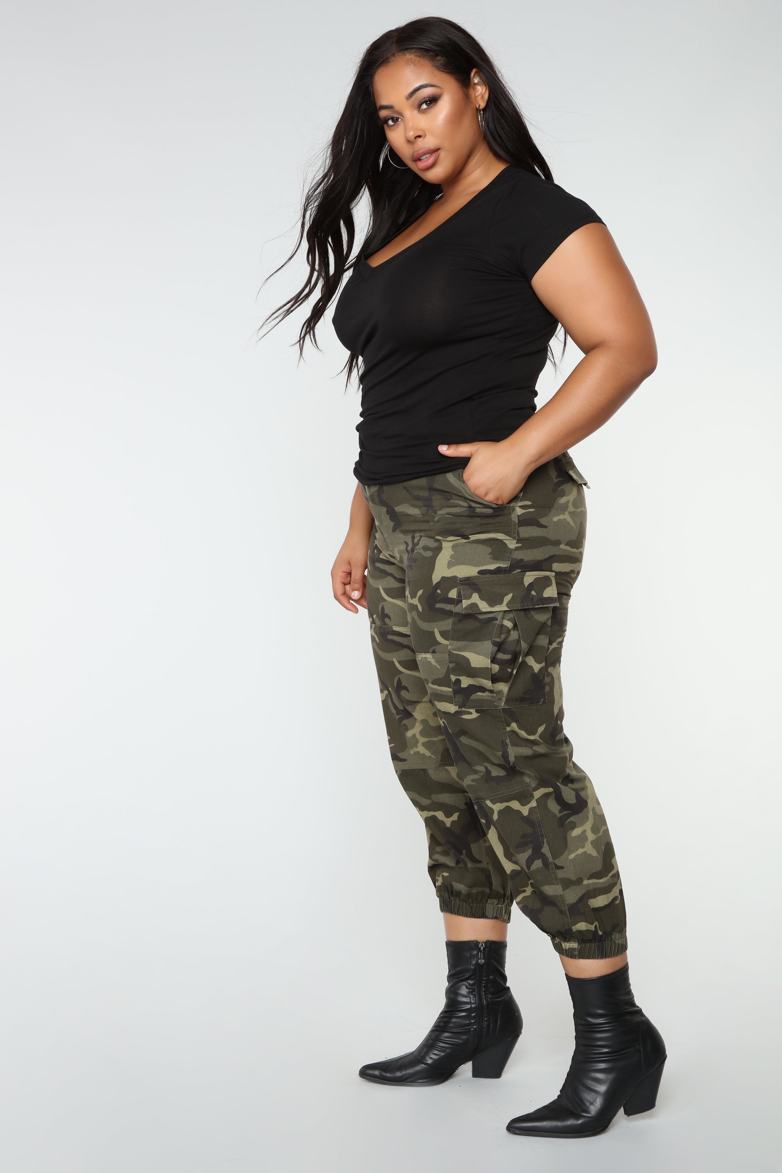 Carla Basic V Tee - Black