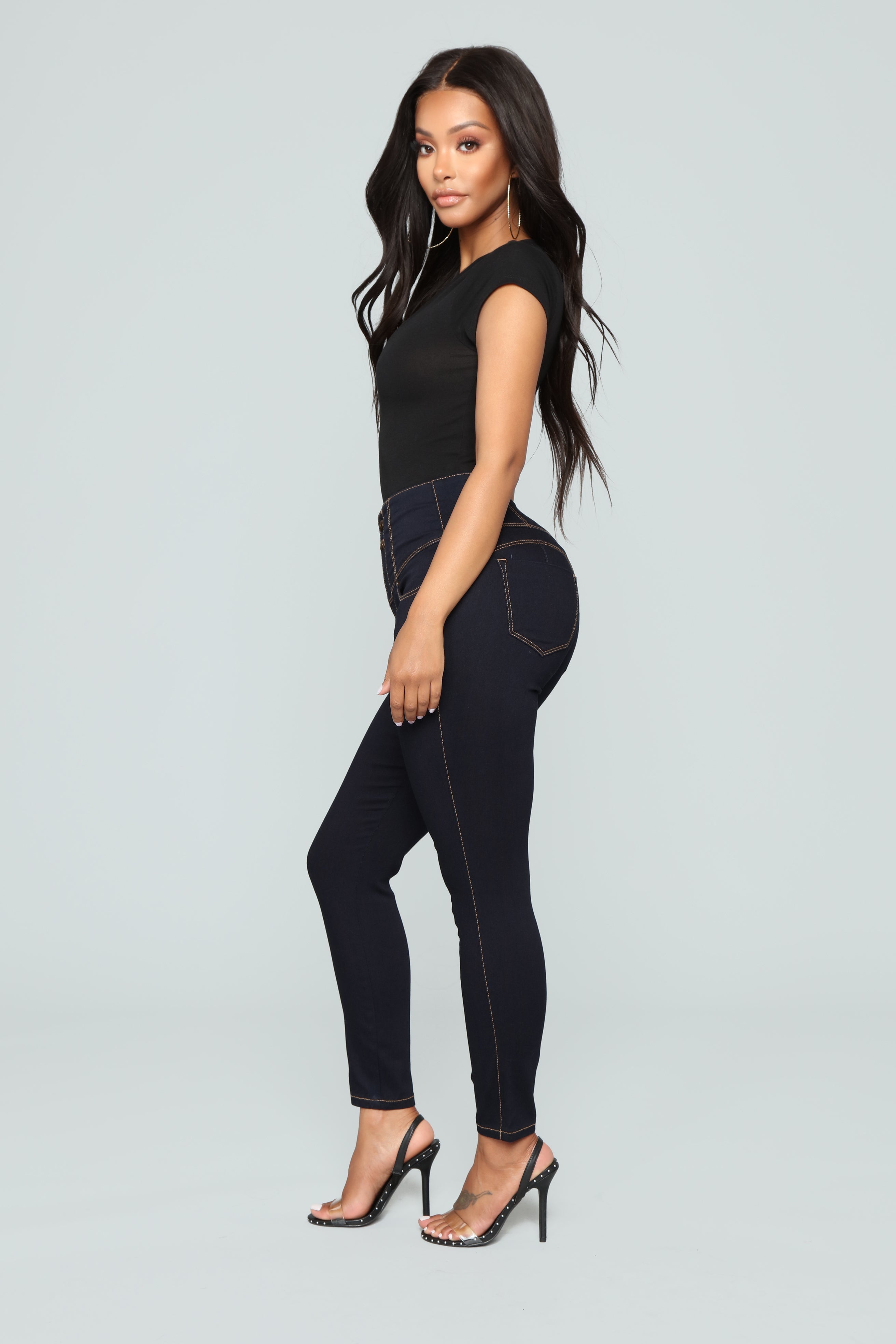 Carla Basic V Tee - Black