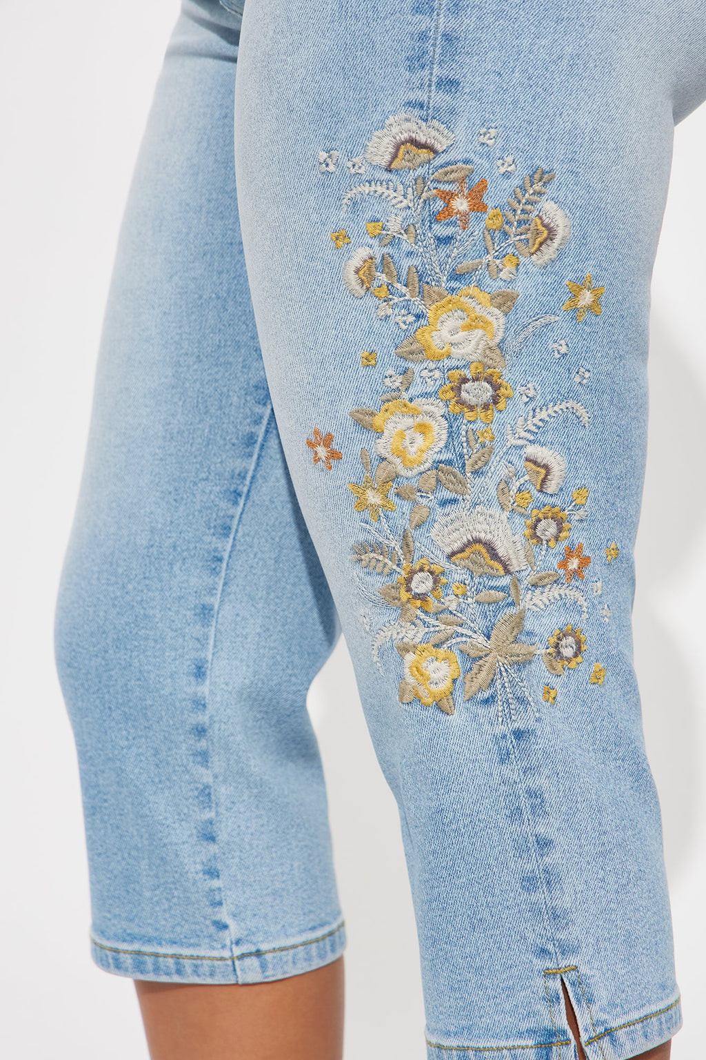 Midsummer Embroidered Capri Skinny Jeans - Light Blue Wash