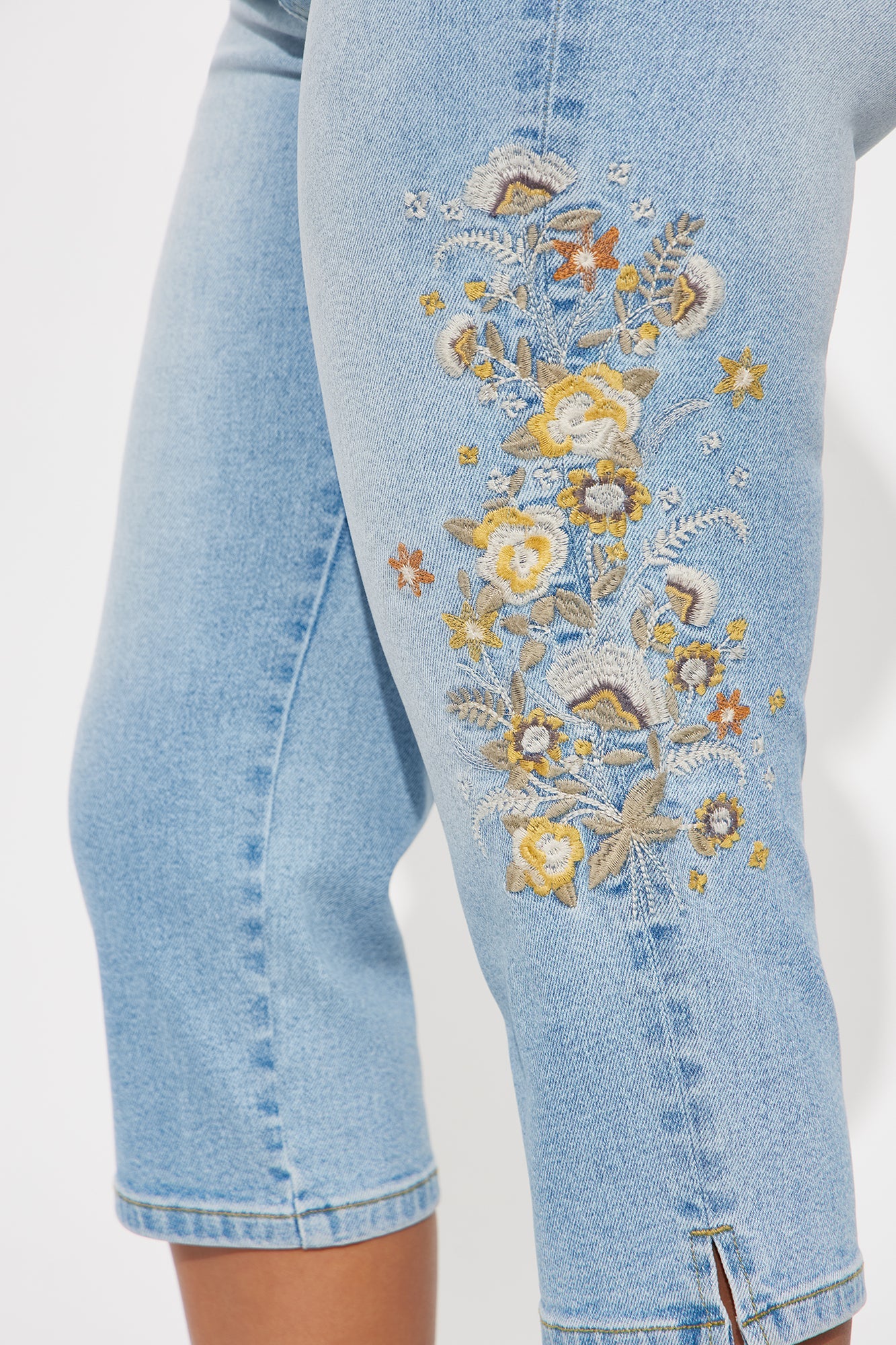 Midsummer Embroidered Capri Skinny Jeans - Light Blue Wash