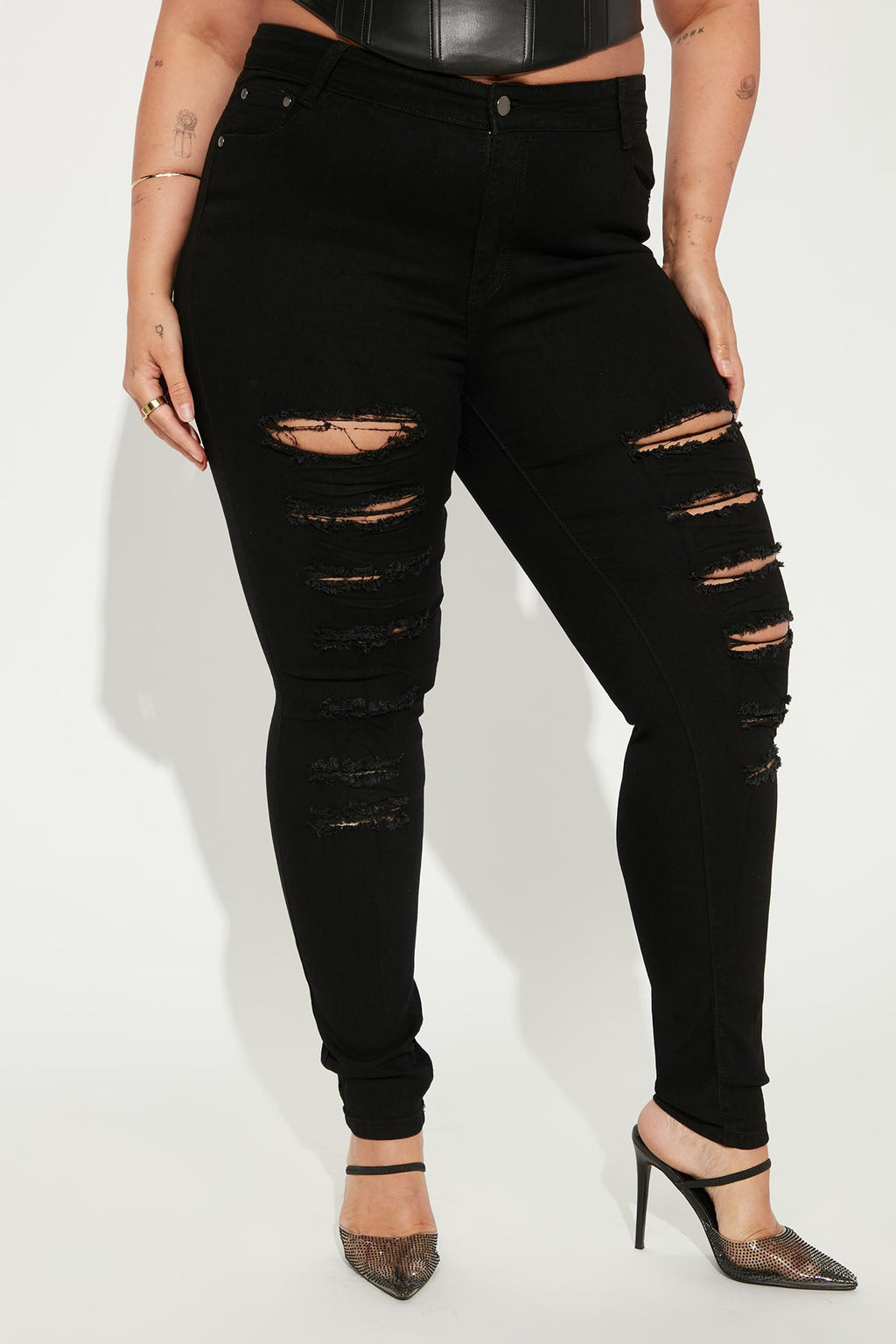 Statuesque Booty Lifting Jeans - Black