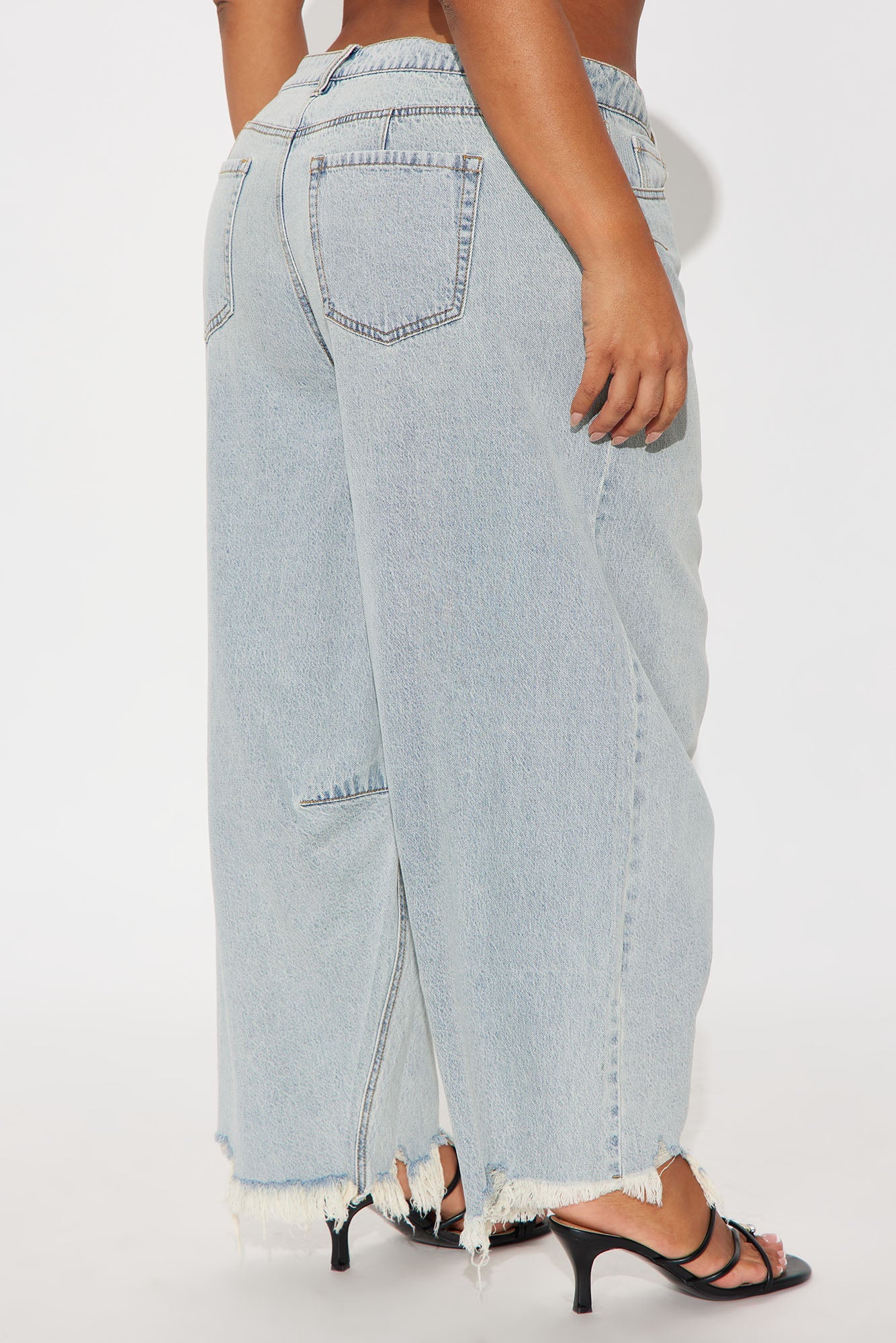 Patron Fray Hem Cropped Barrel Jean - Vintage Wash