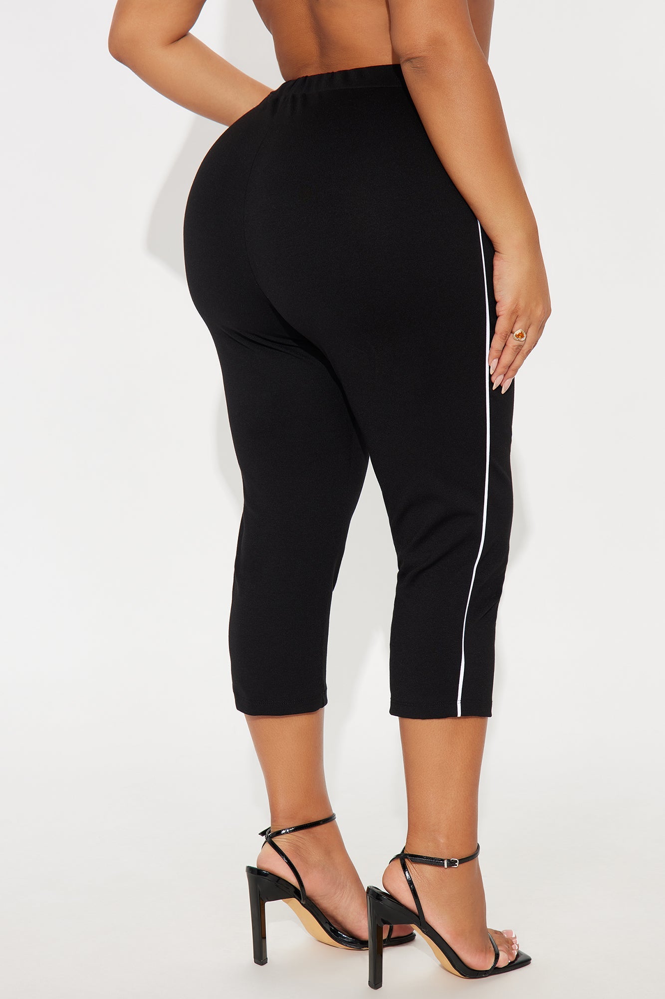 Shoot Your Shot Ponte Capri Legging - Black/White