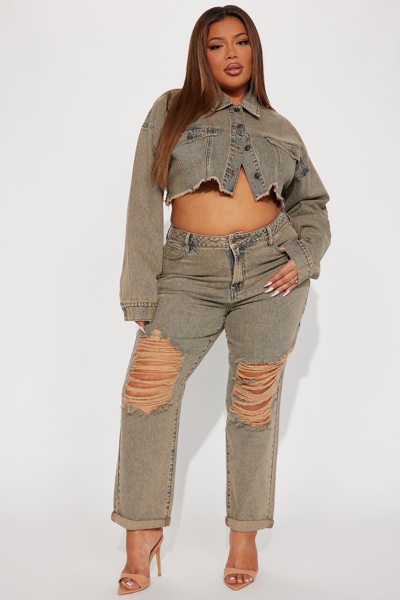 Sahara Tinted Ripped Mom Jean - Medium Wash