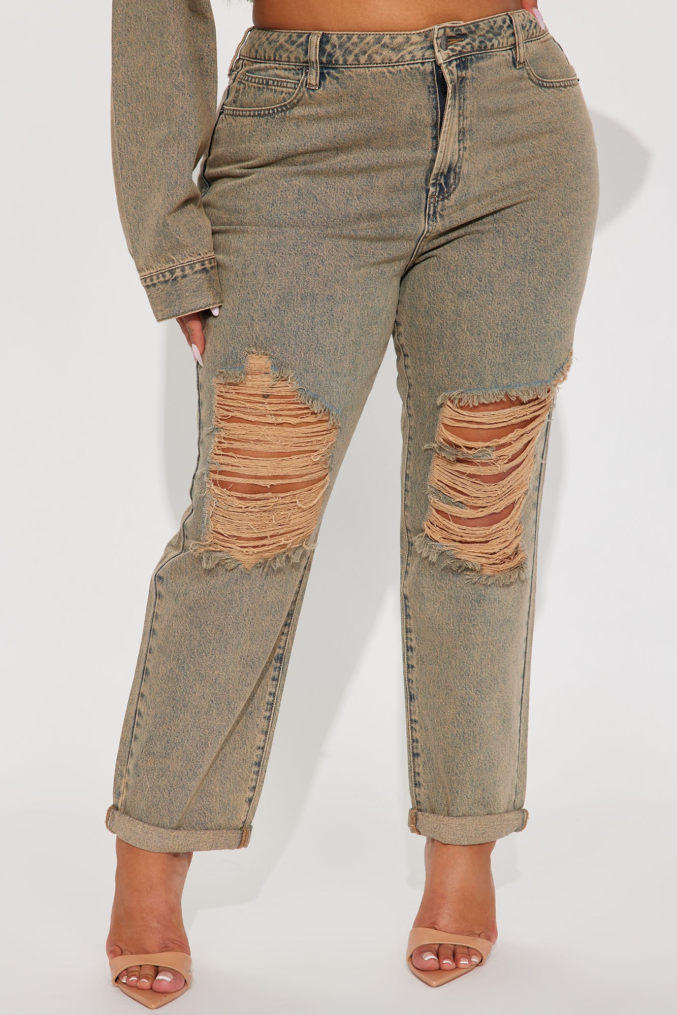 Sahara Tinted Ripped Mom Jean - Medium Wash