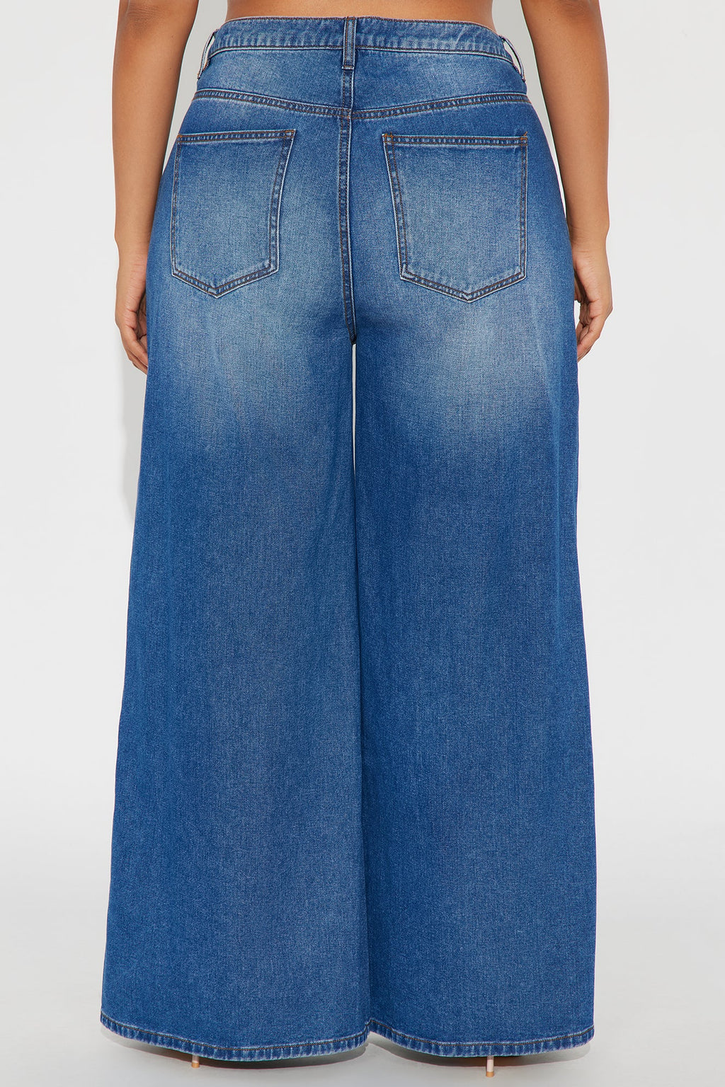 She Seams Stellar Wide Leg Jeans - Medium Wash