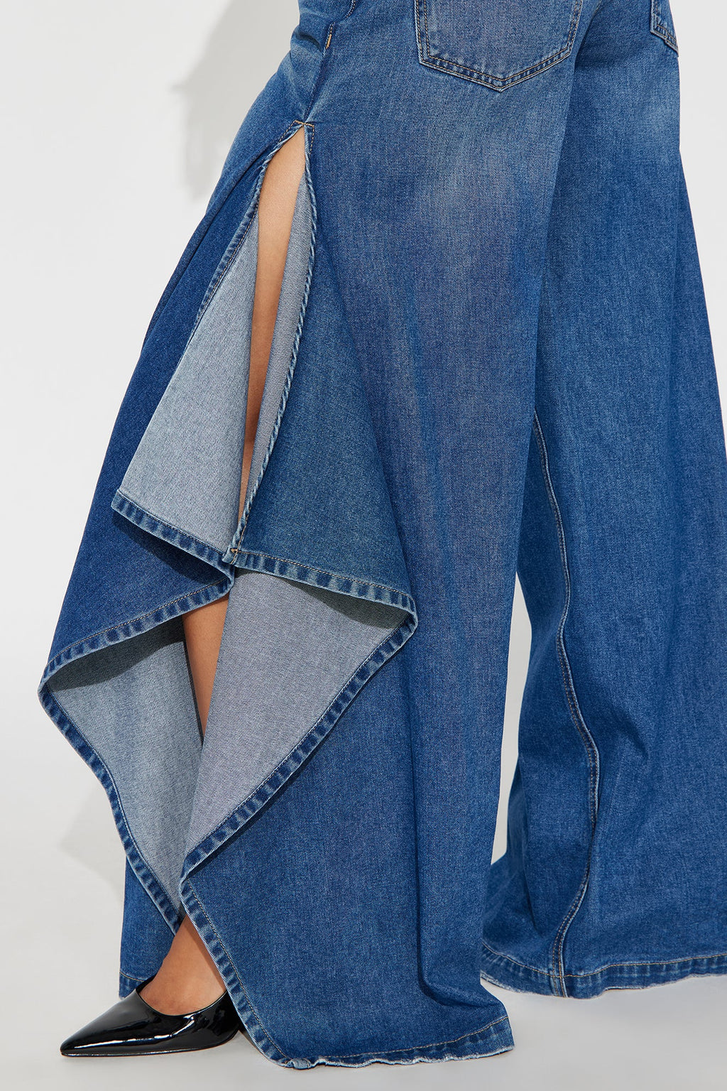 Not The Drama Wide Leg Jeans - Medium Wash