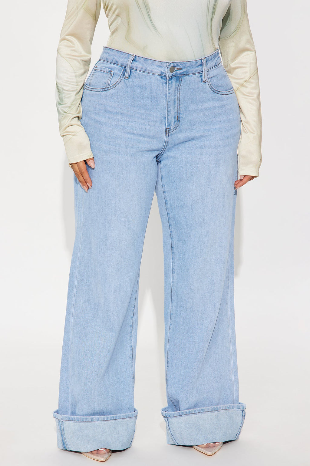 On My Radar Cuffed Straight Leg Jeans - Light Wash