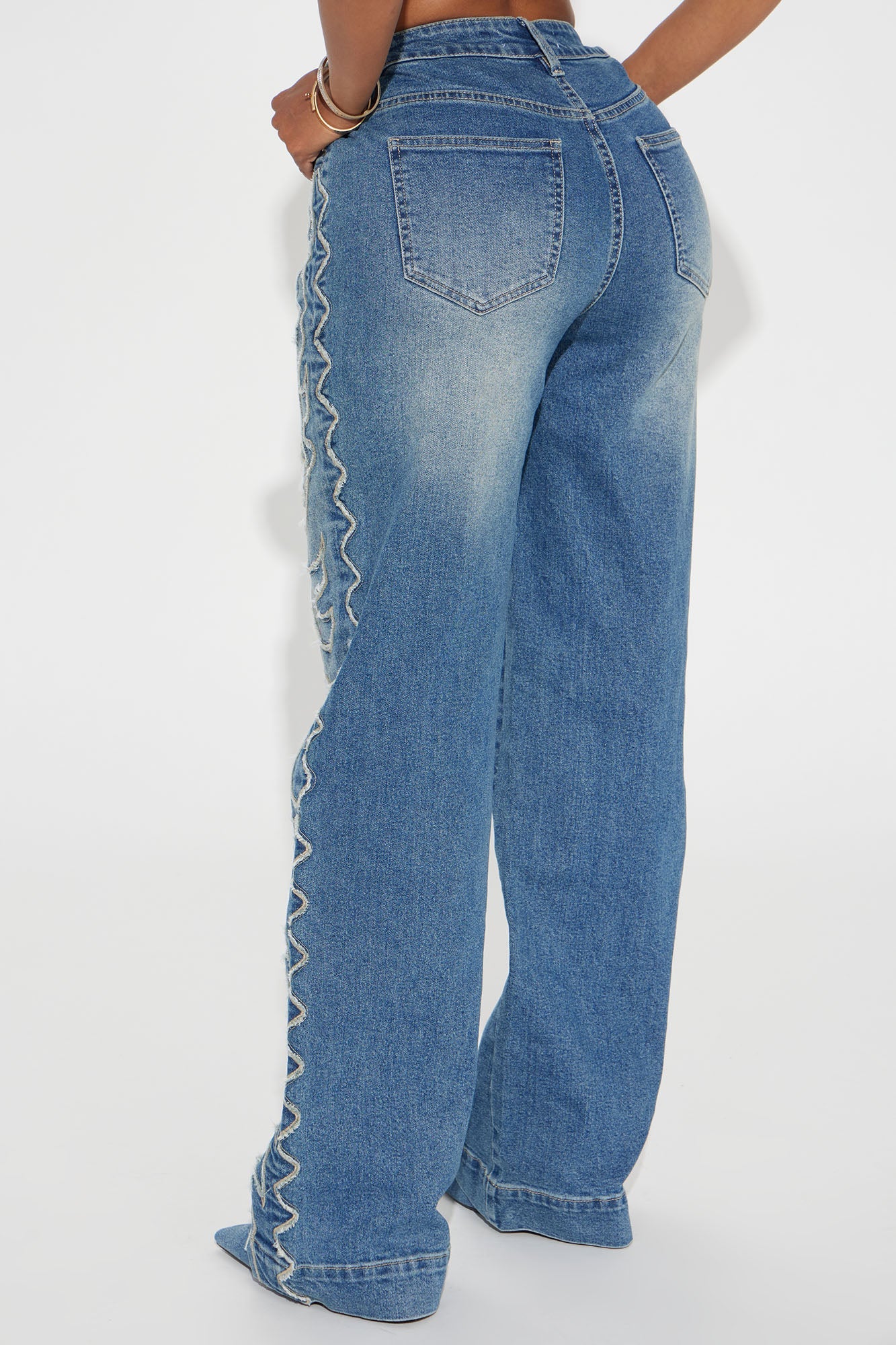 Della Stretch Straight Leg Jeans - Medium Wash
