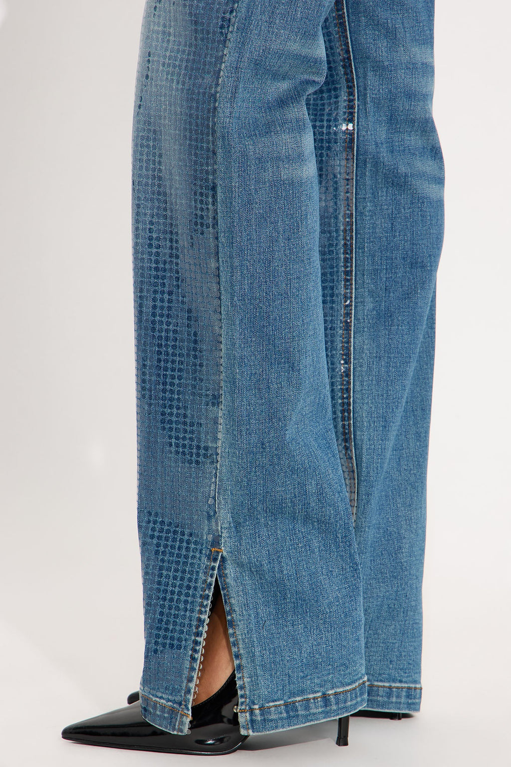Clear Signs Split Hem Straight Leg Jeans - Medium Wash