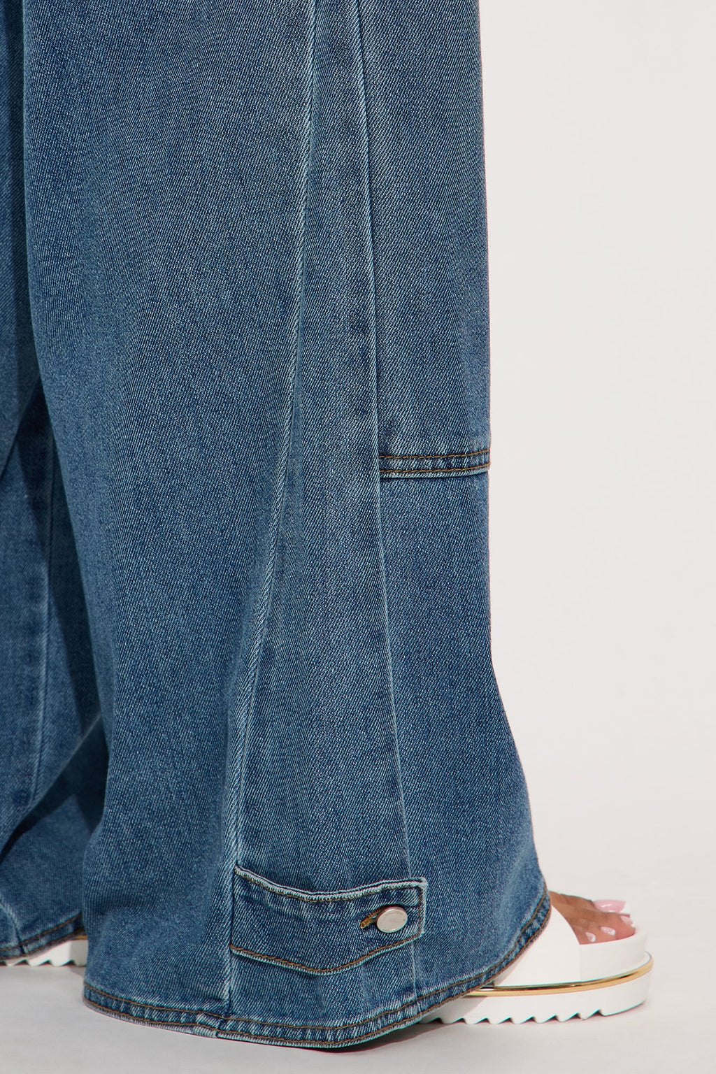 Going Everywhere Wide Leg Jeans - Medium Wash