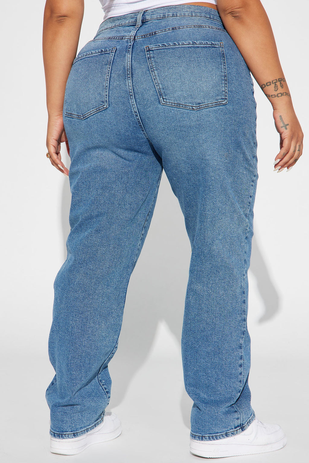 Nova 90s Straight Leg Jeans - Medium Blue Wash