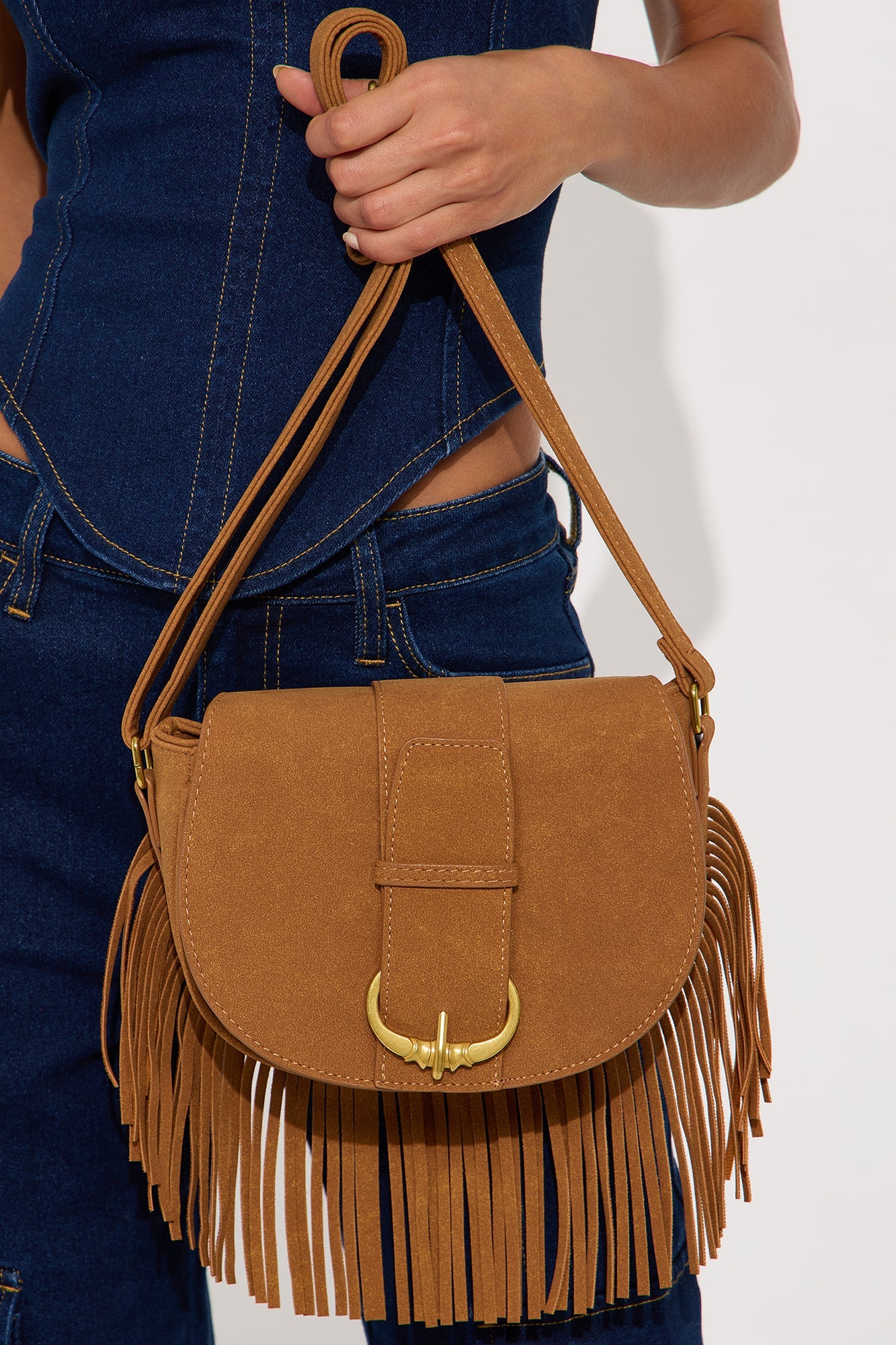 Fly Me Out Fringe Shoulder Handbag - Cognac