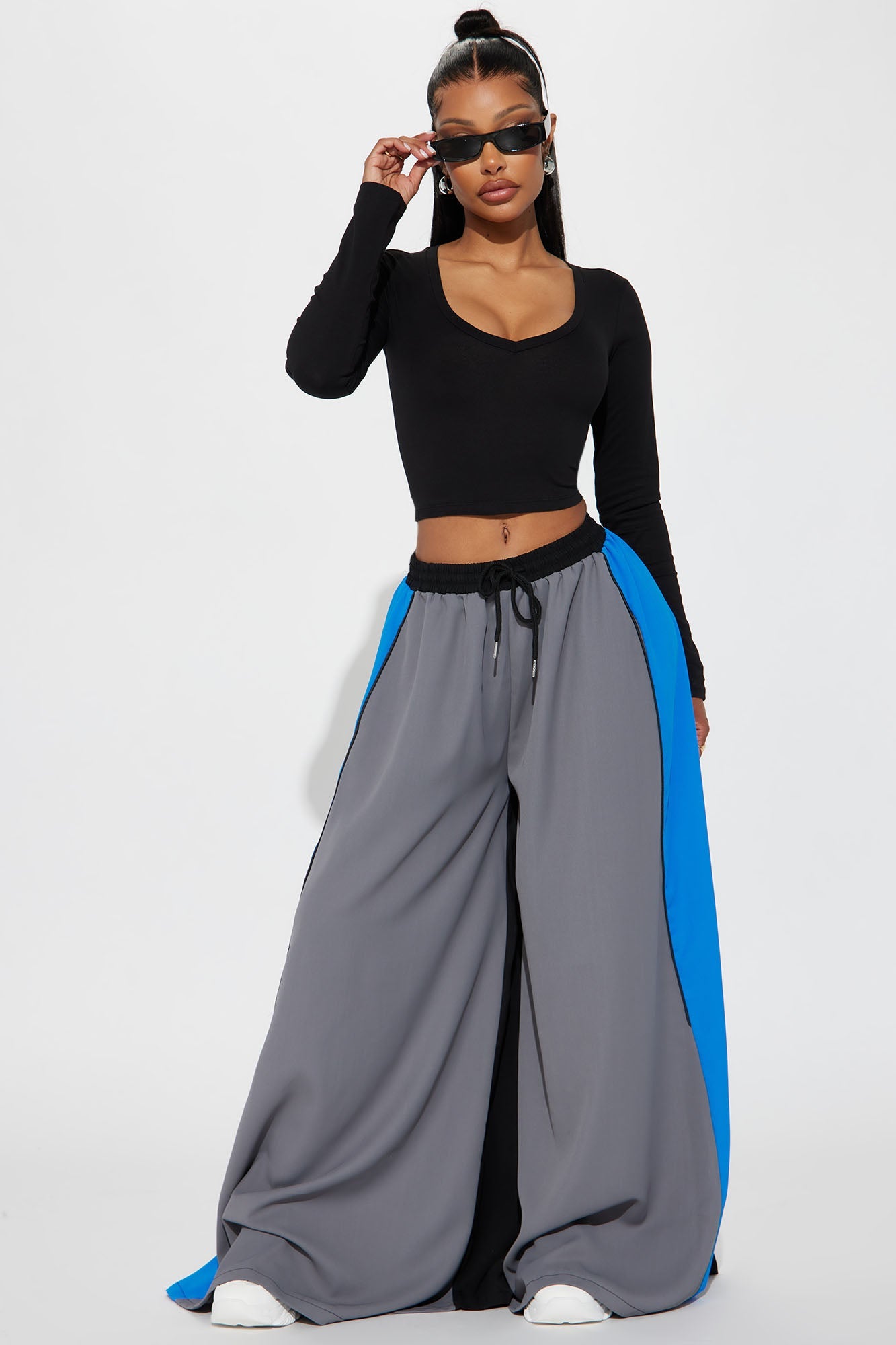 Carly V Neck Crop Long Sleeve Tee - Black