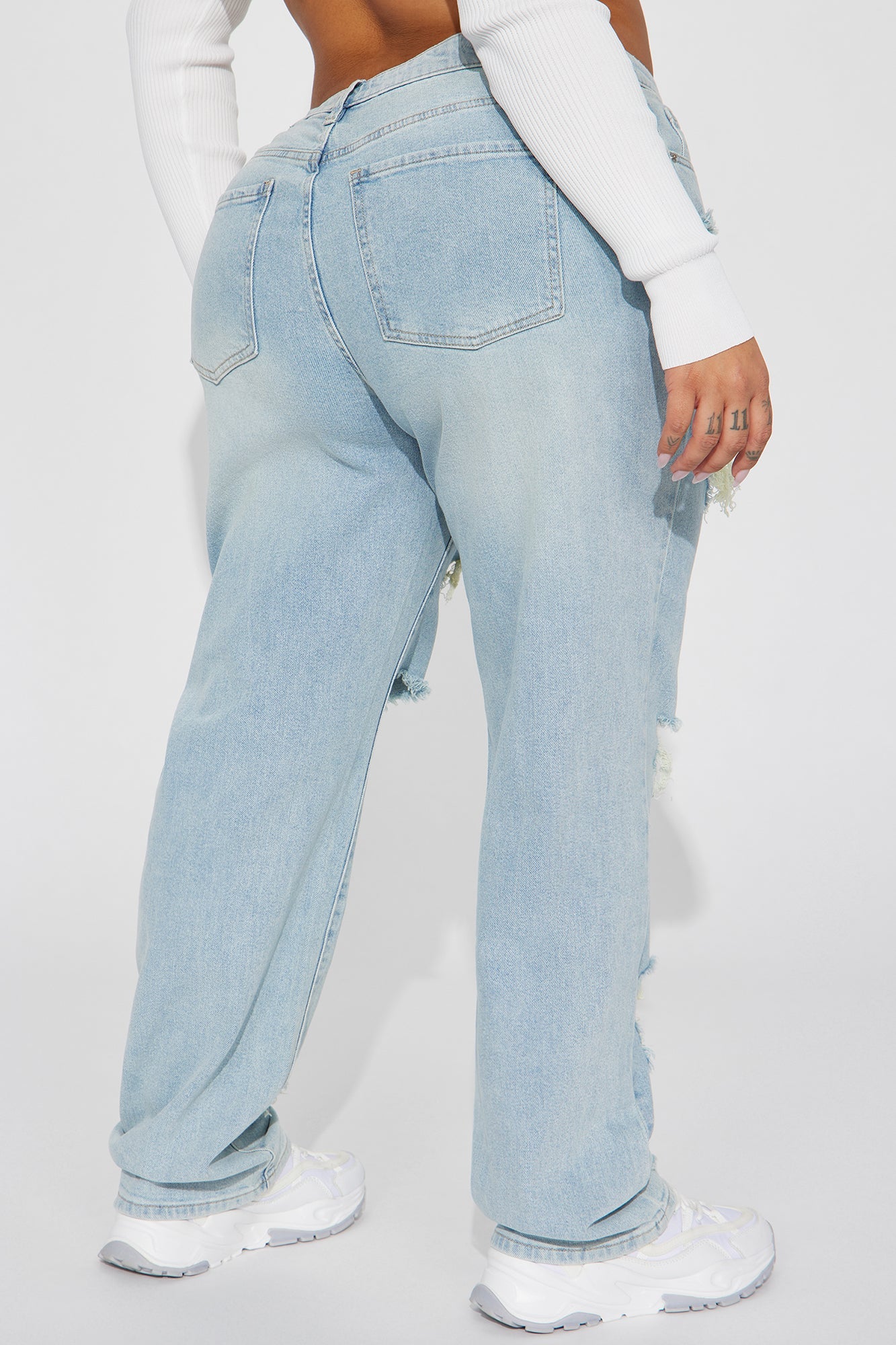 Off The Hook Ripped Straight Leg Jeans - Light Wash
