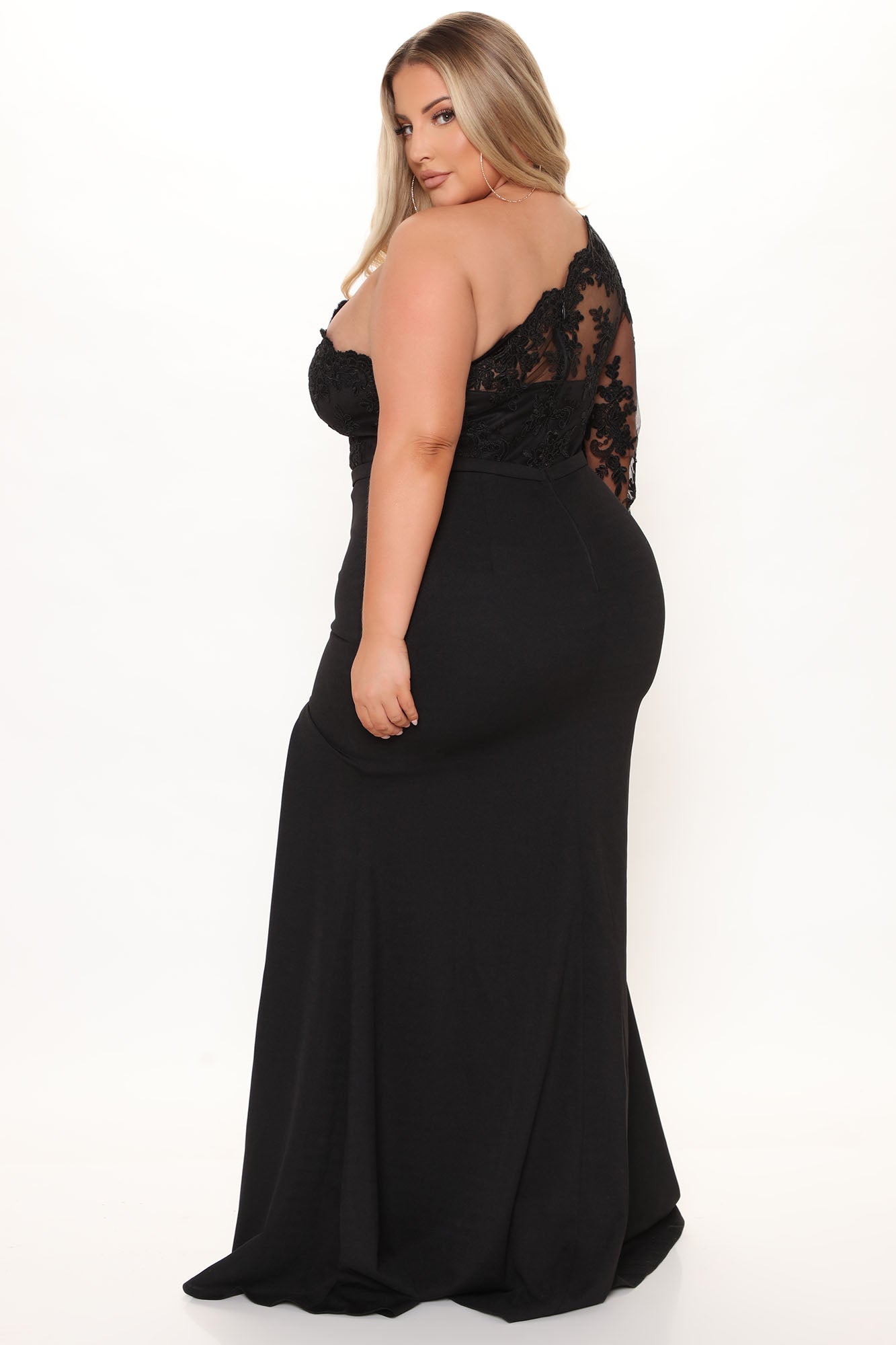 Bonita Lace Maxi Dress - Black