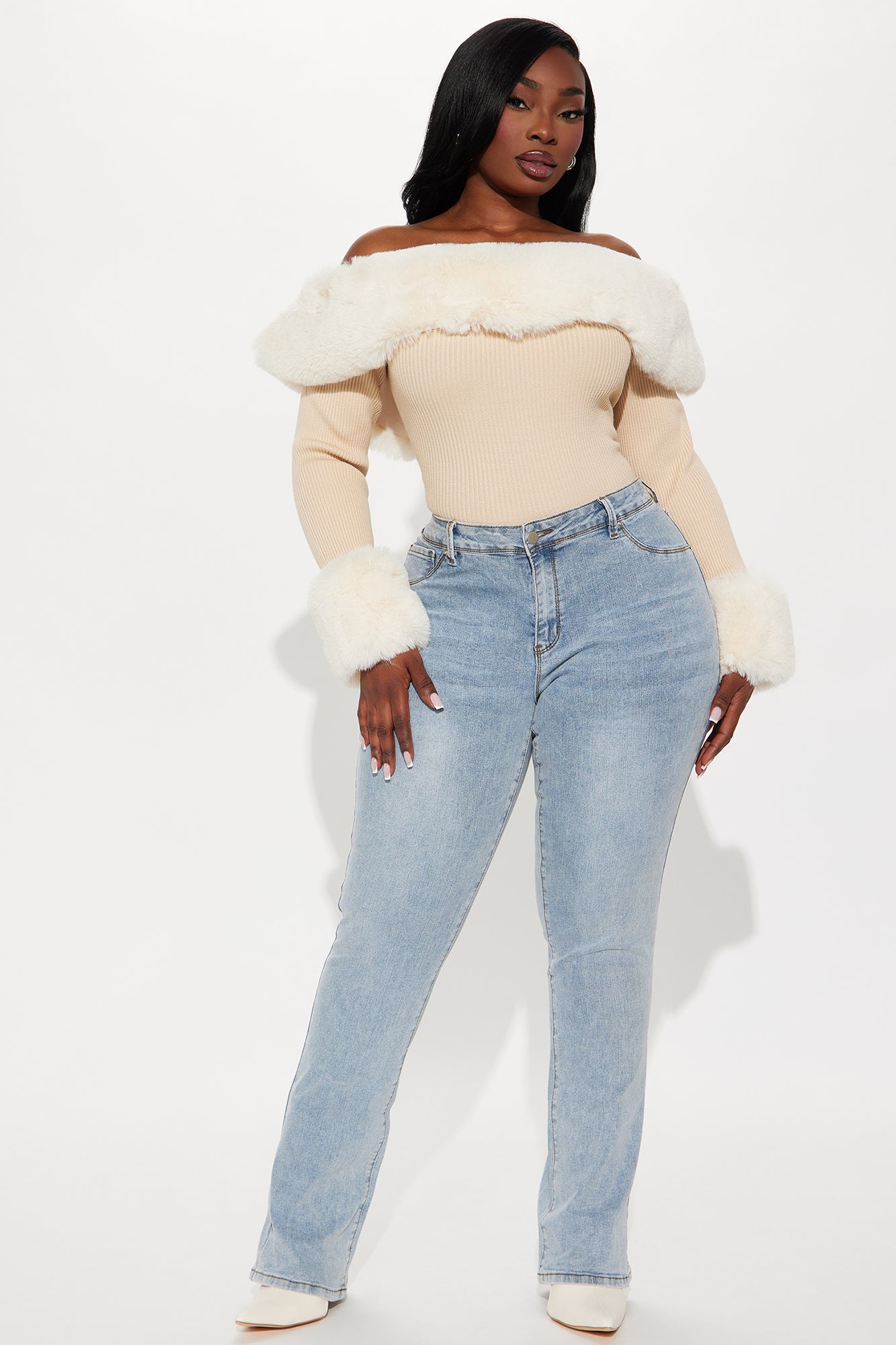 Getting The Boot Mid Rise Jeans - Light Wash