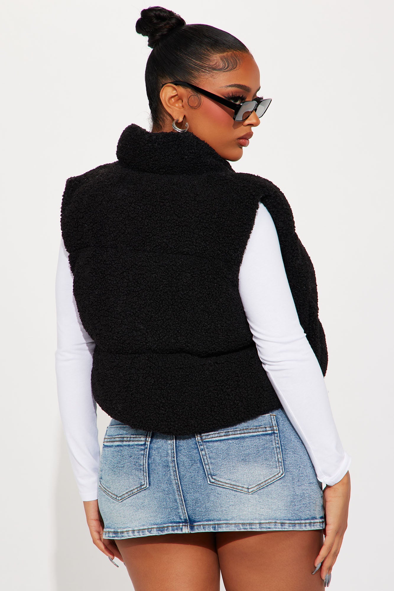 Conquering Mountains Sherpa Vest - Black