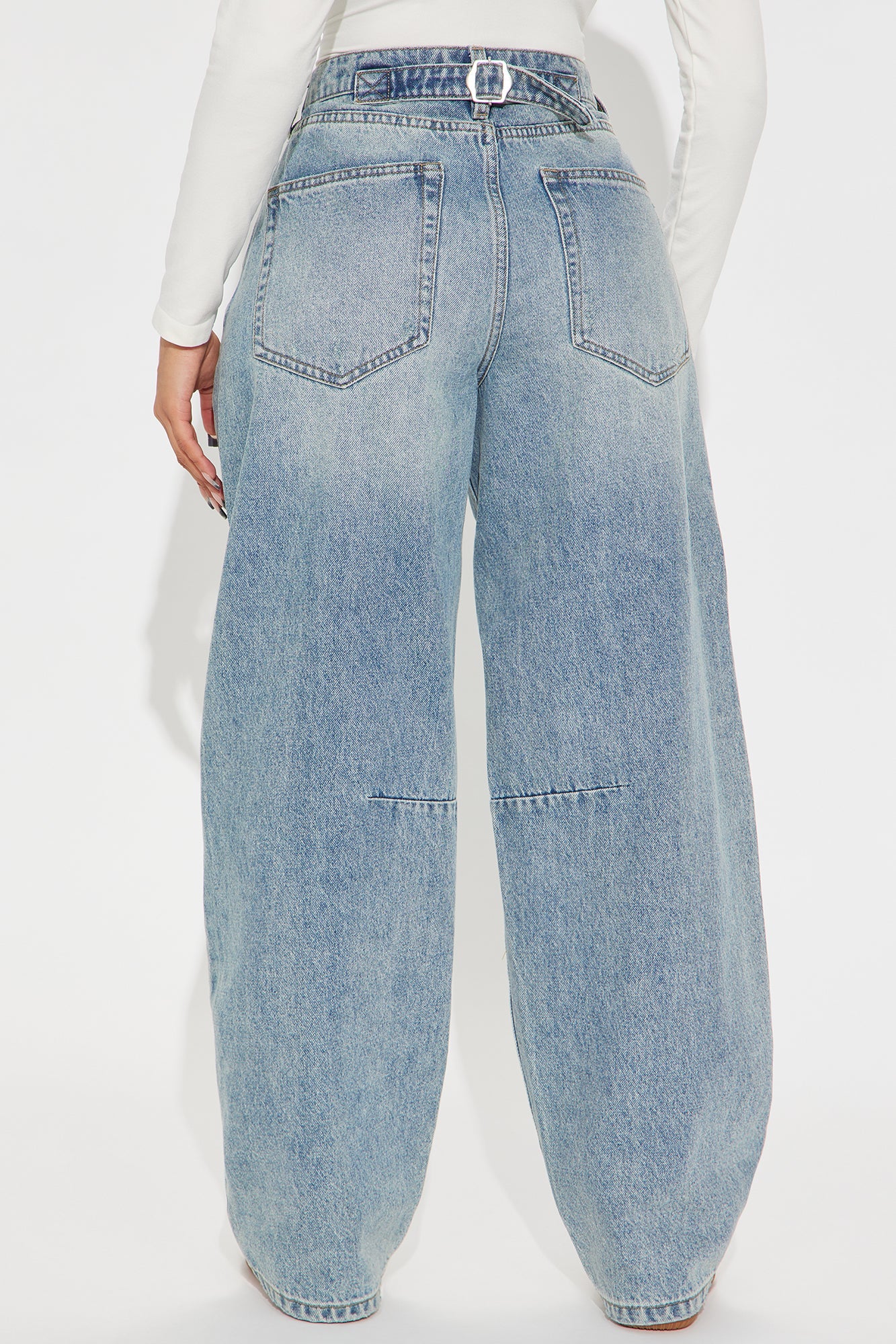 Dakota Straight Leg Jeans - Medium Wash