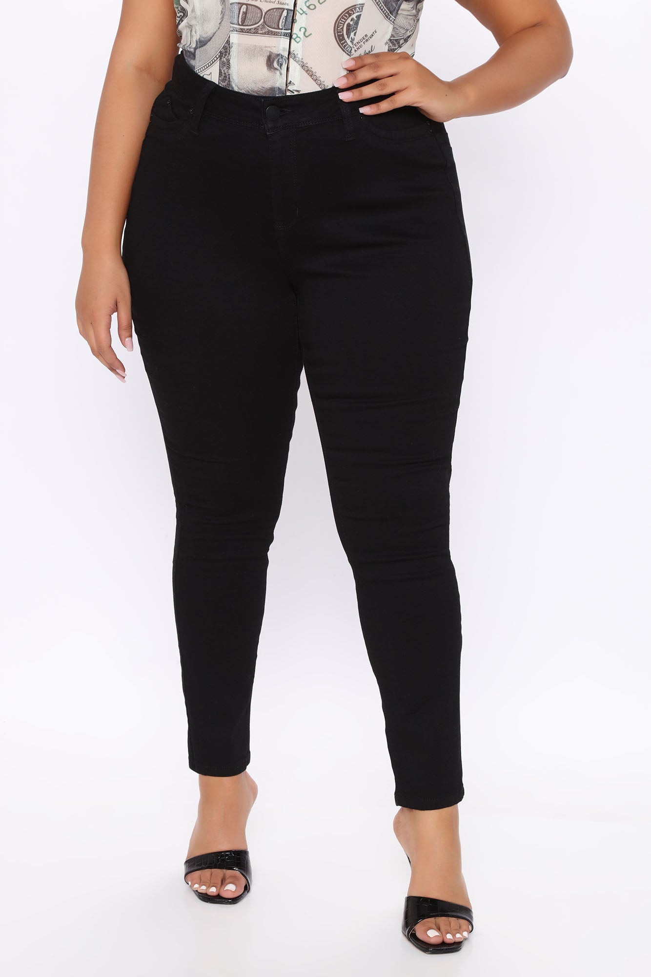 Statuesque Booty Lifting Jeans - Black