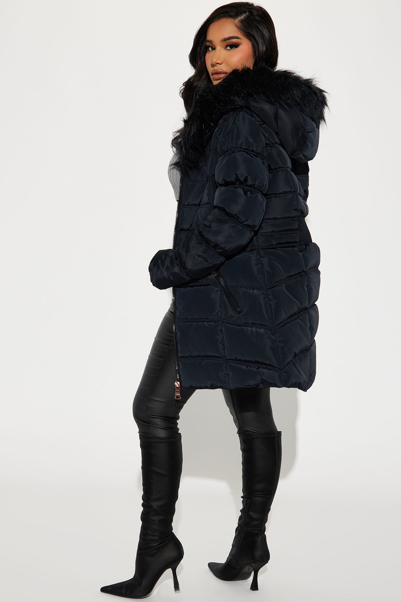 Ice Skating Date Puffer Jacket - Black