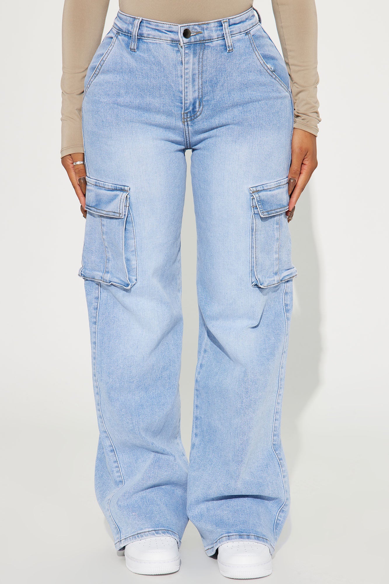 Not That Serious Stretch Cargo Jeans - Light Wash