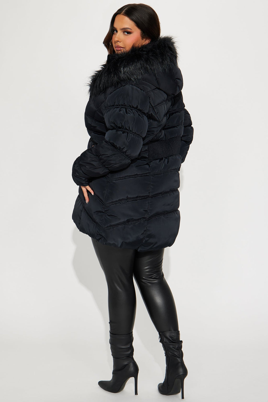 Ice Skating Date Puffer Jacket - Black