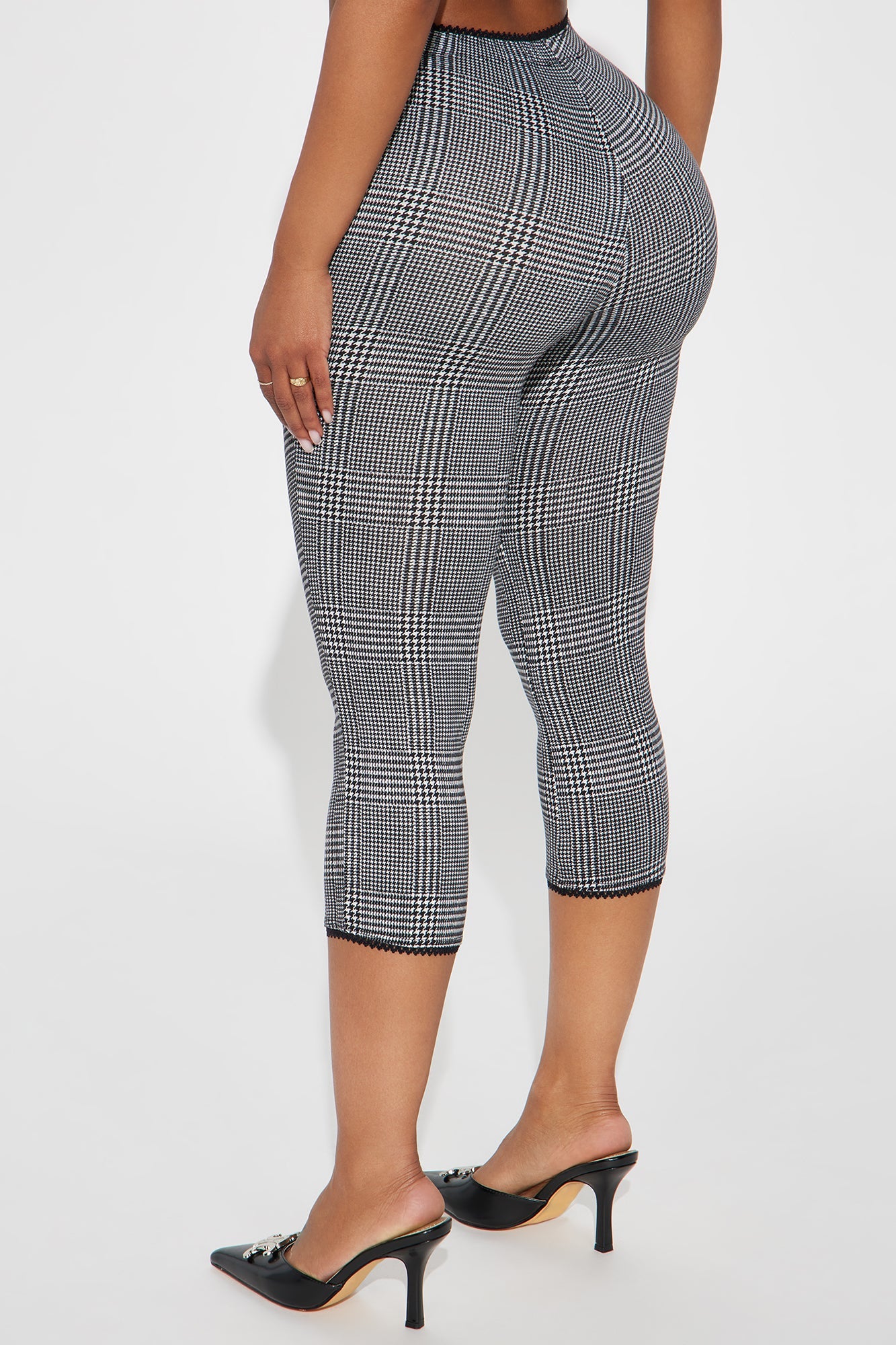 Jazlyn Houndstooth Capri Legging - Black/White