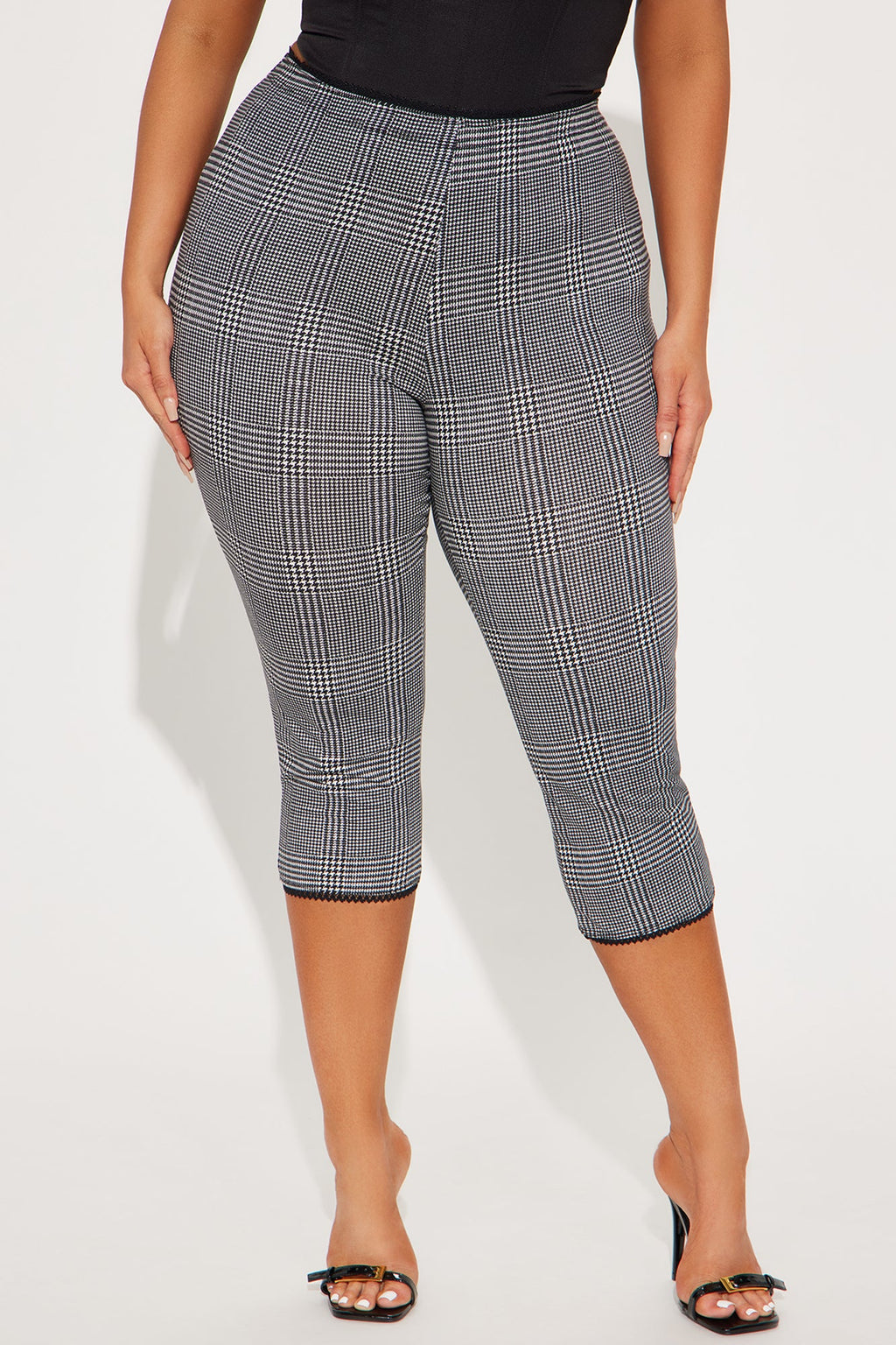 Jazlyn Houndstooth Capri Legging - Black/White