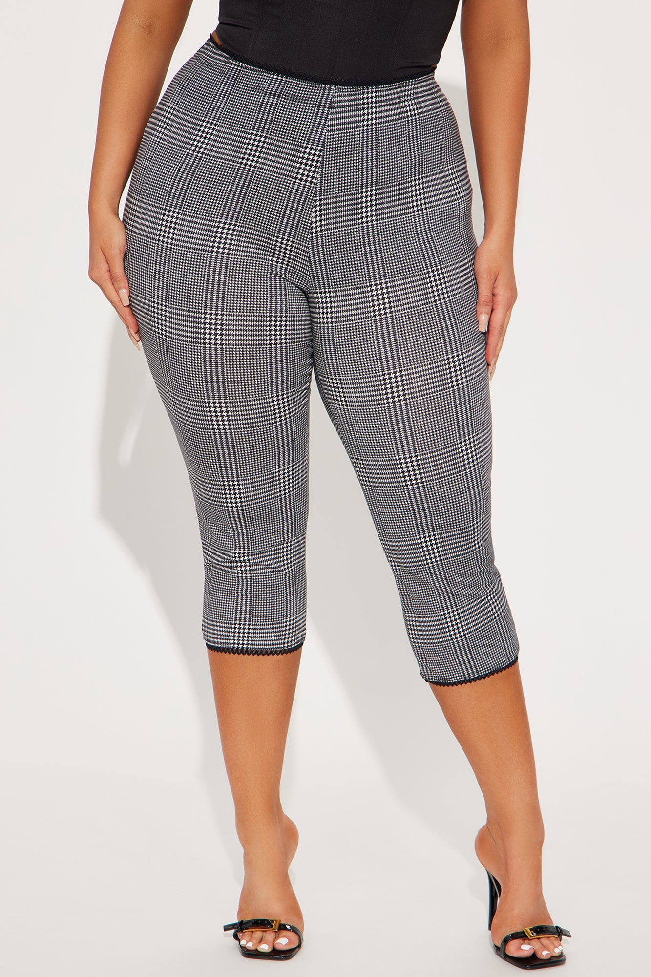 Jazlyn Houndstooth Capri Legging - Black/White