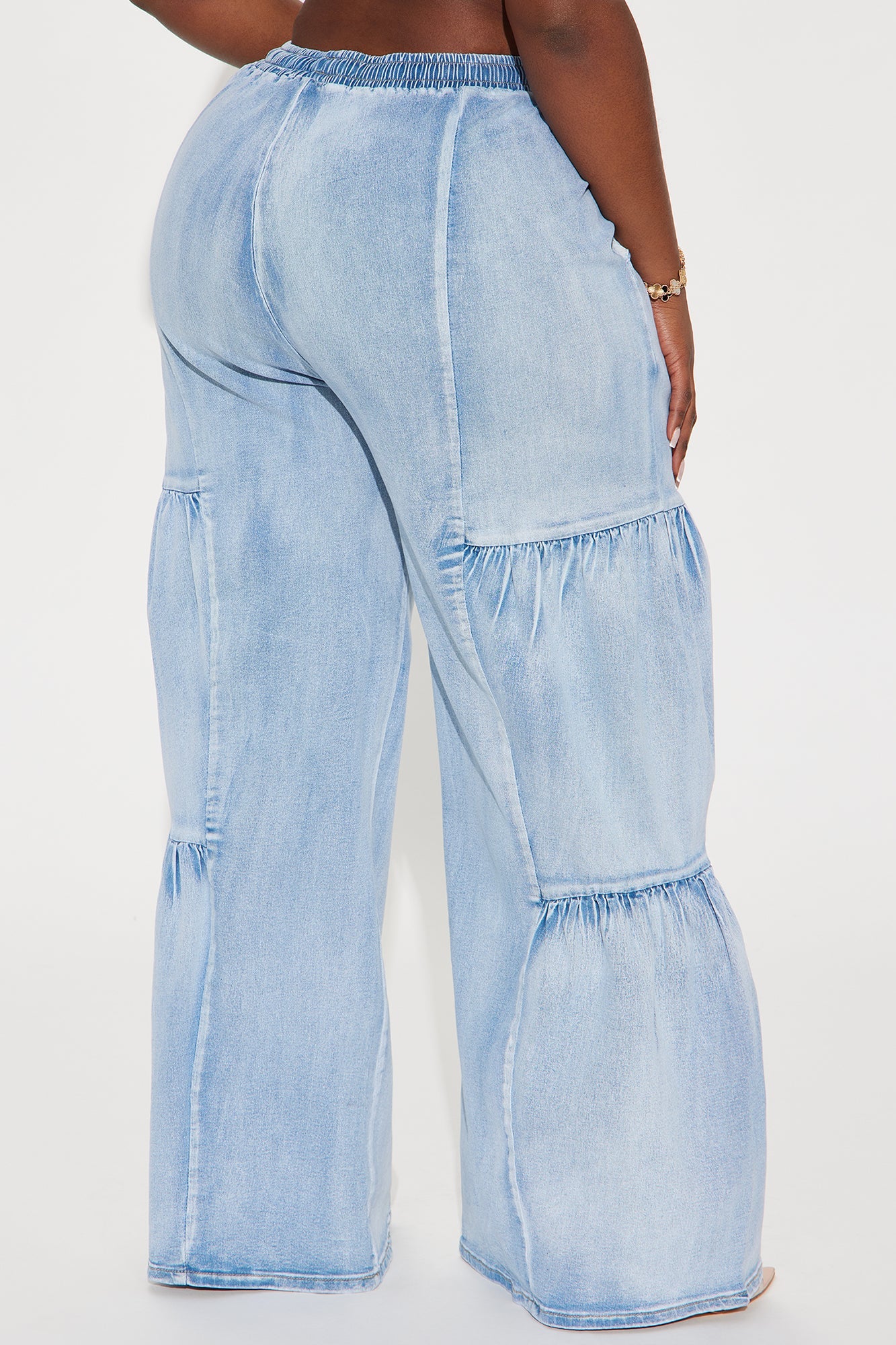 Goin With The Flow Easy Fit Jeans - Light Wash