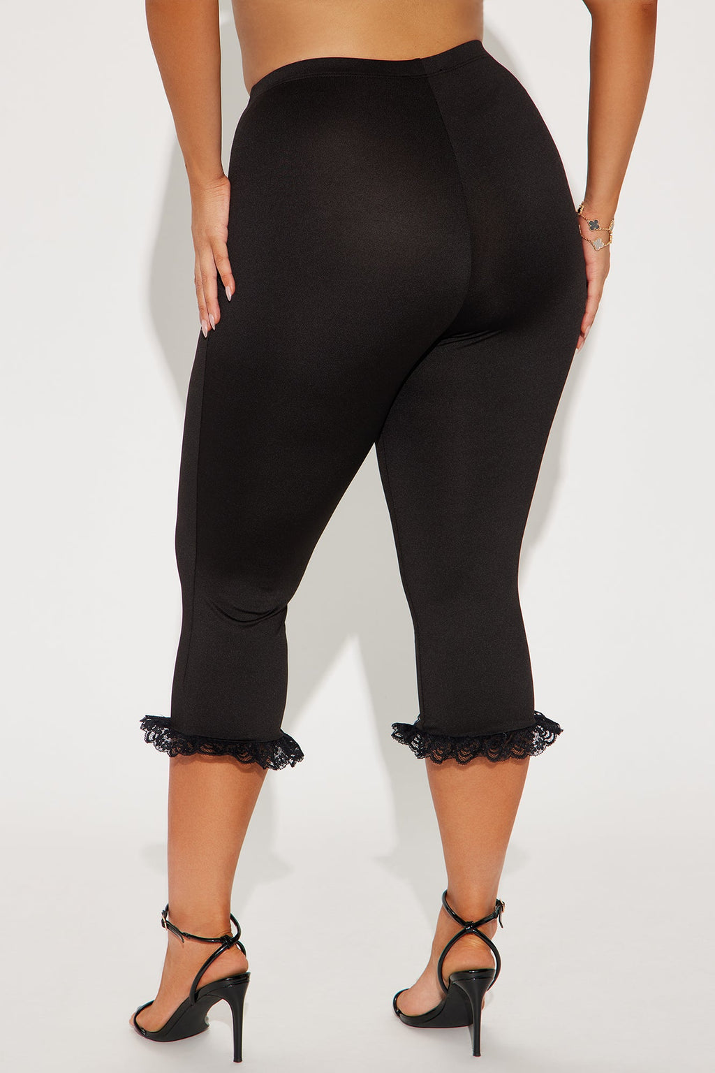 Roma Ruffle Trim Capri Legging - Black