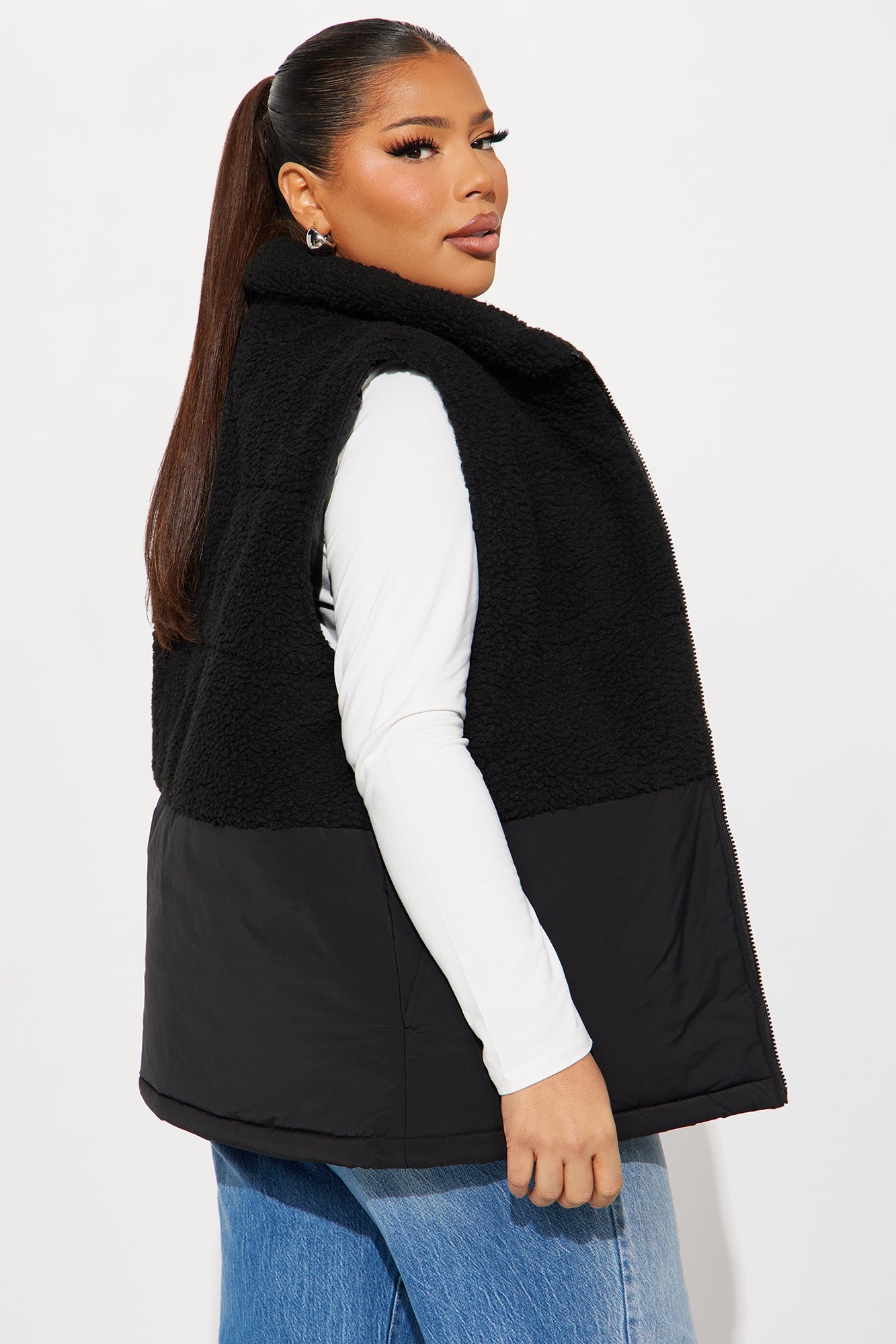 Find Me In The Clouds Sherpa Vest - Black